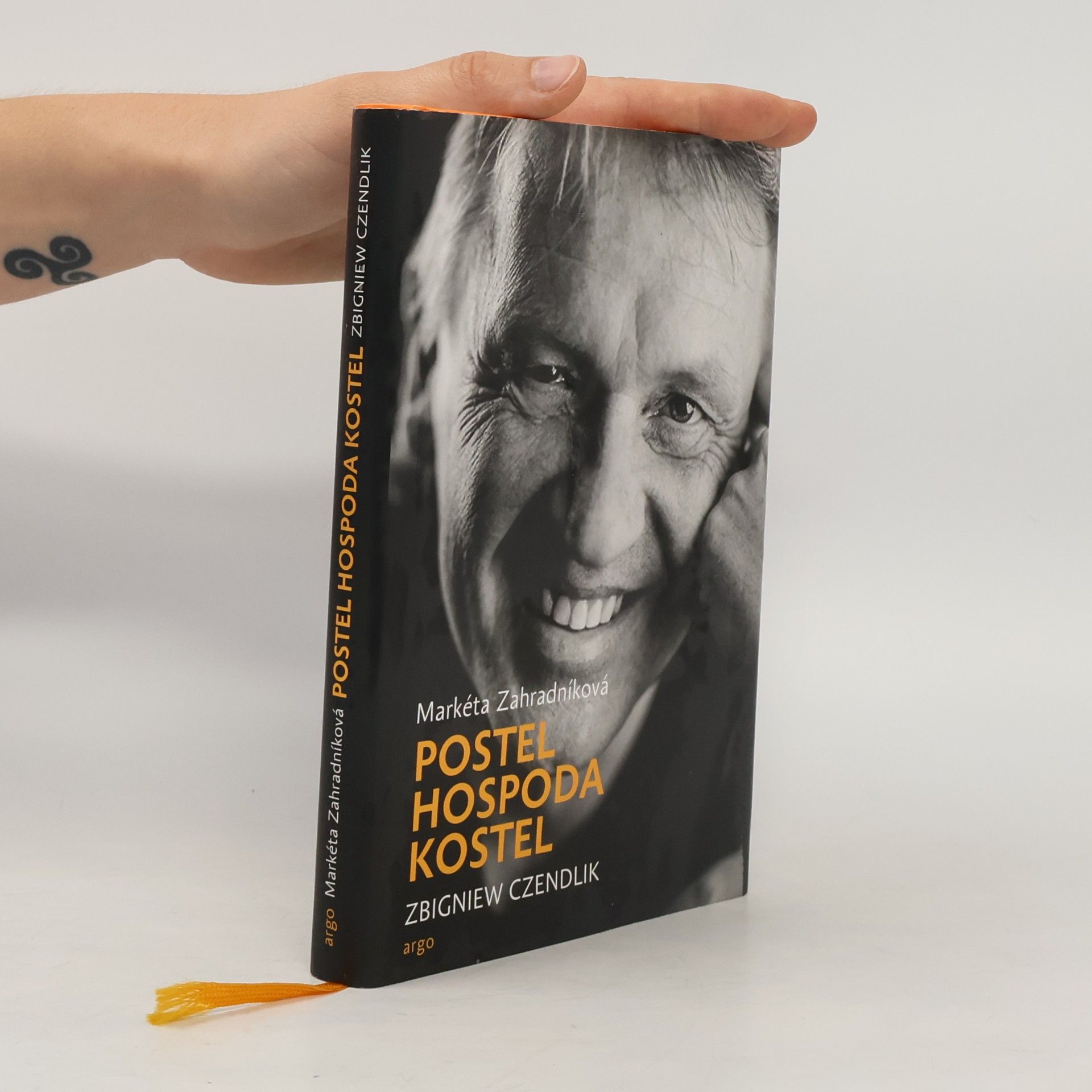 Zbigniew Czendlik Postel, hospoda, kostel