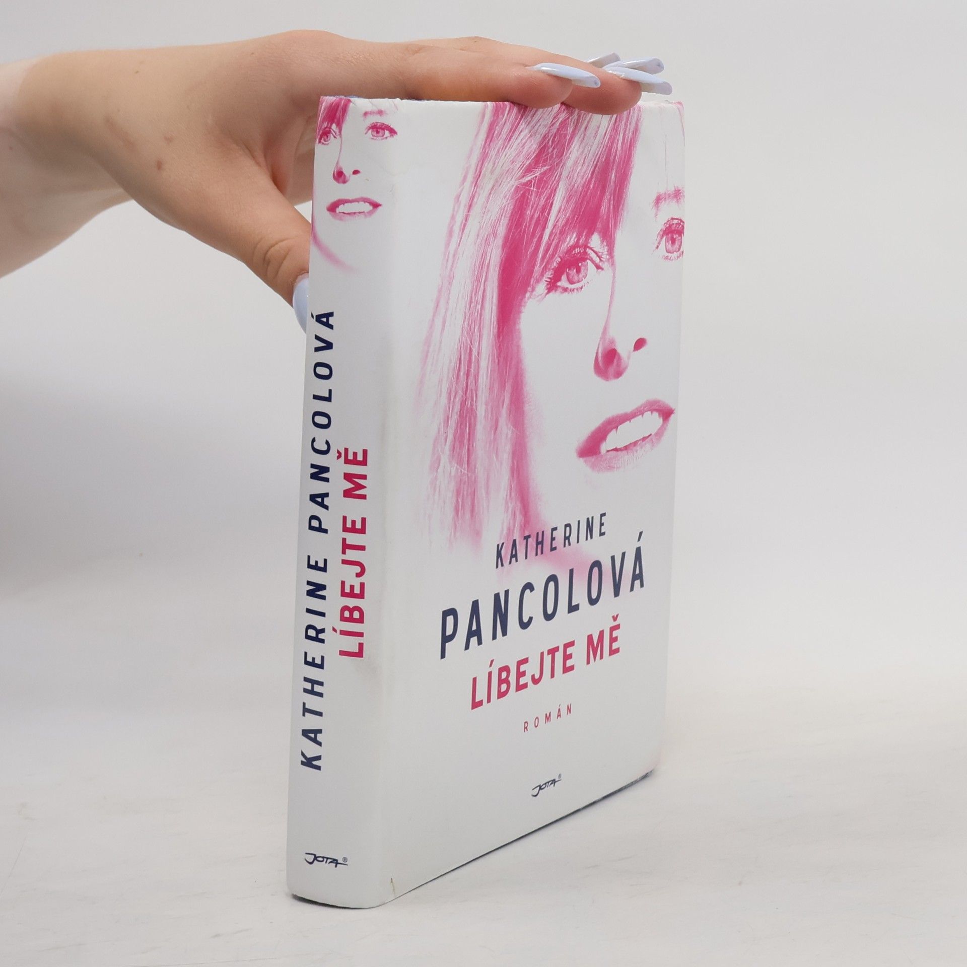 Katherine Pancol Líbejte mě