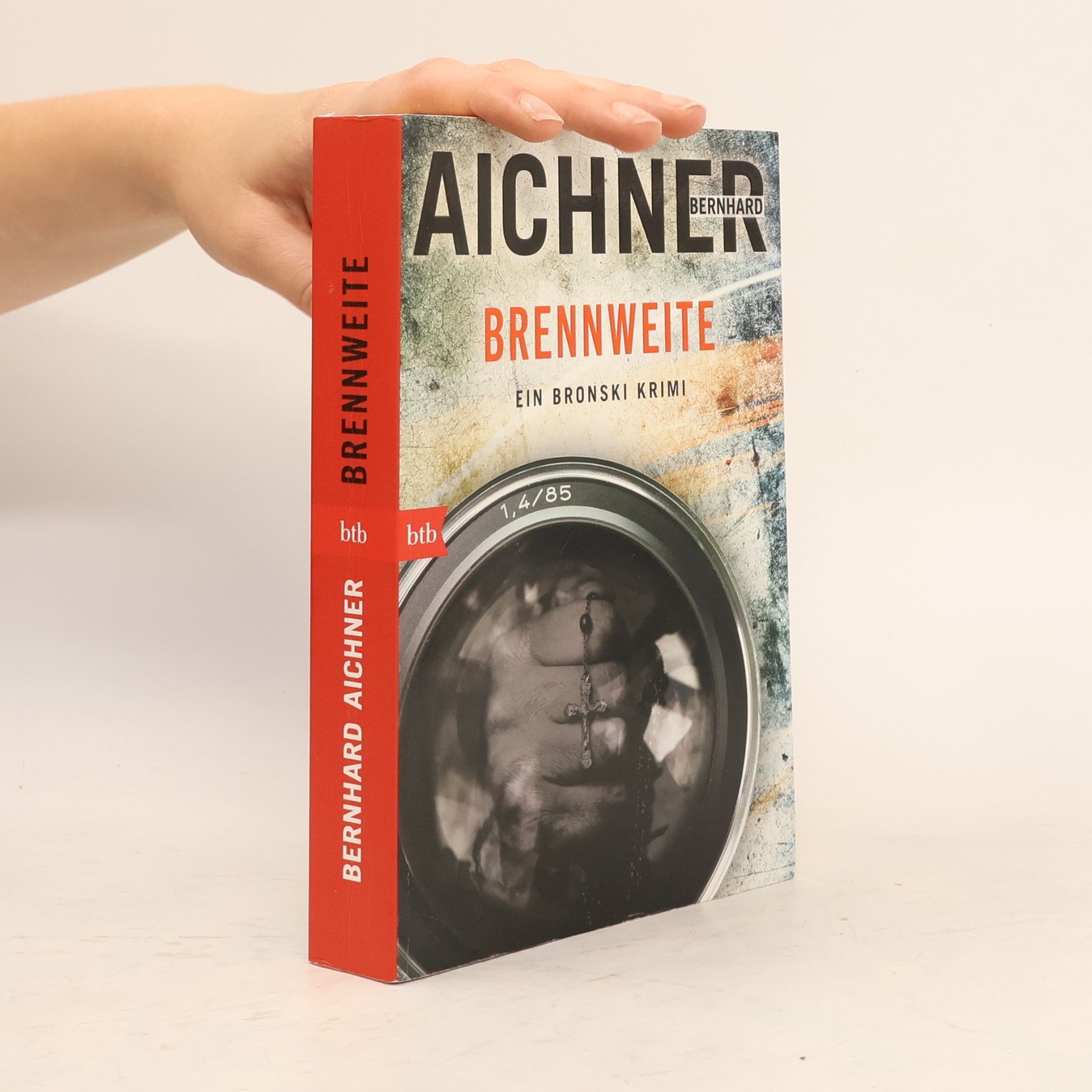 Bernhard Aichner Brennweite