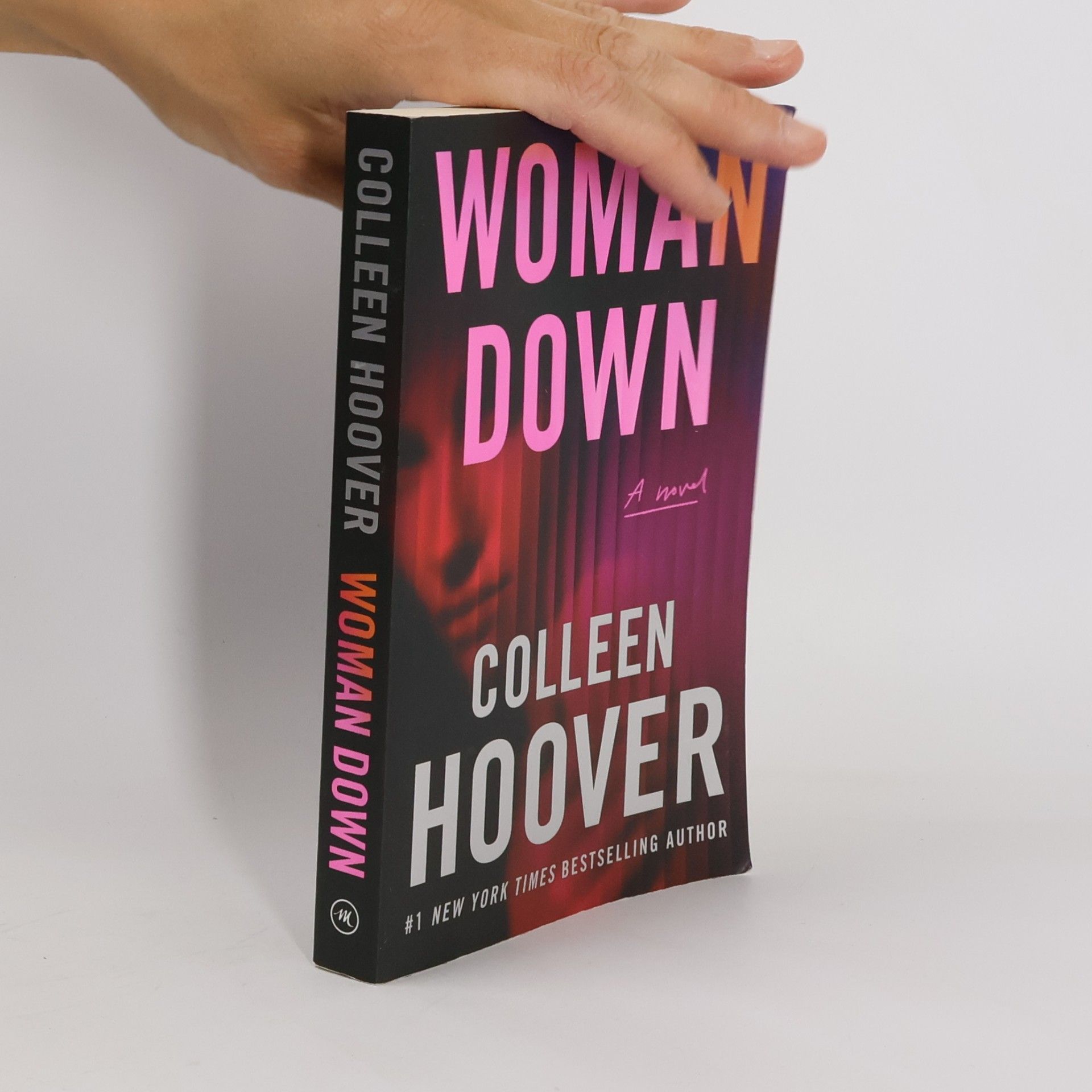 Colleen Hooverová Woman Down