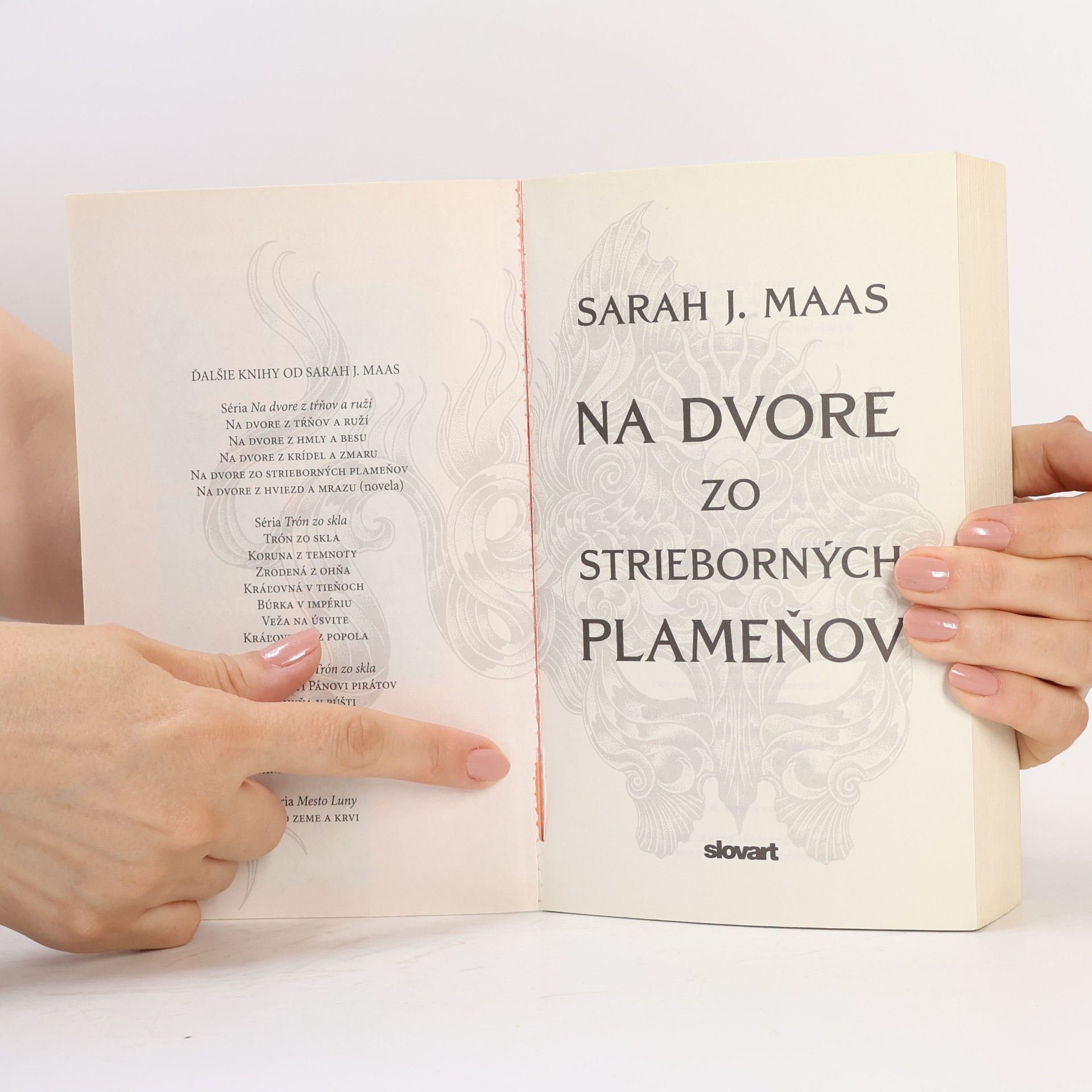 Sarah J. Maas Na dvore zo strieborných plameňov