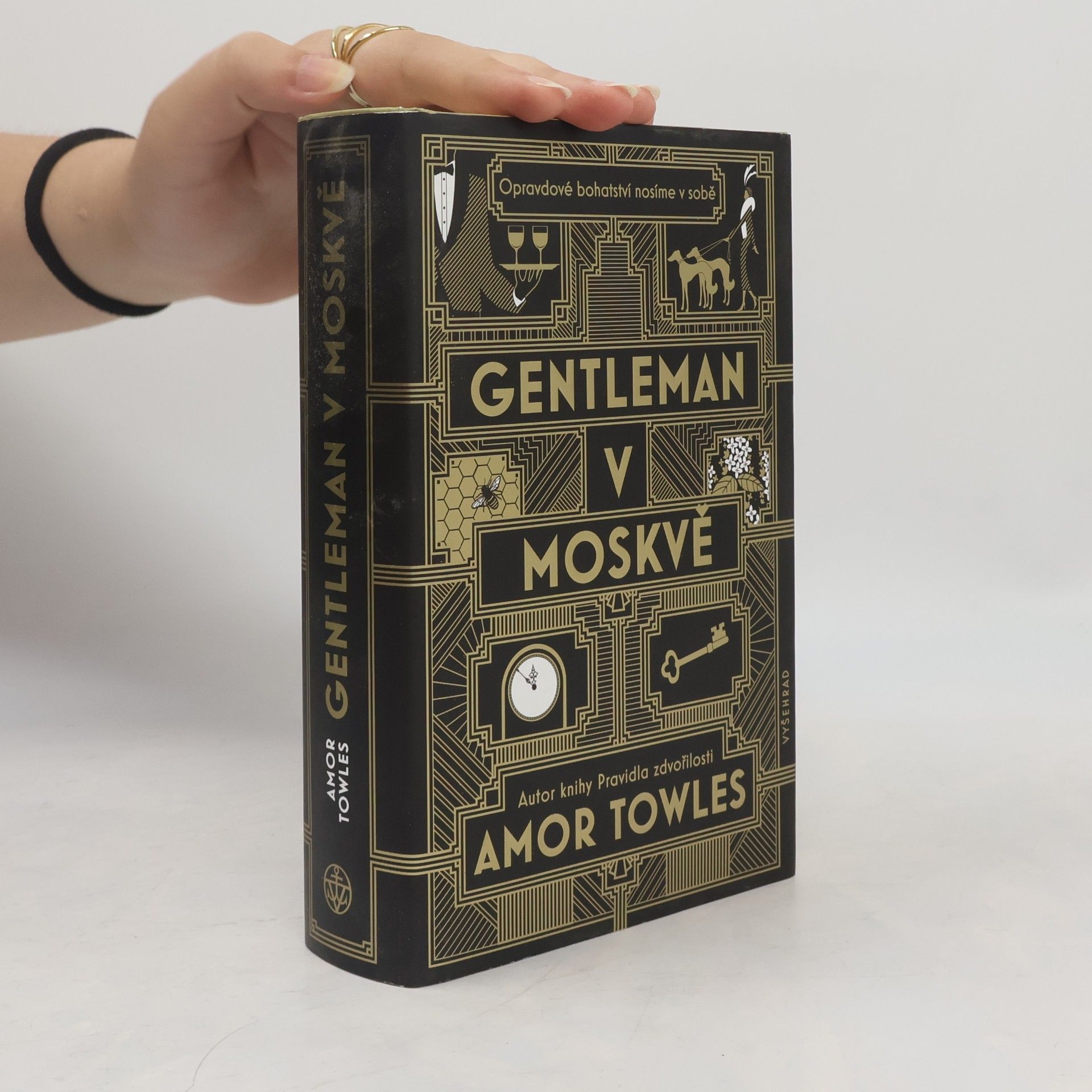Amor Towles Gentleman v Moskvě