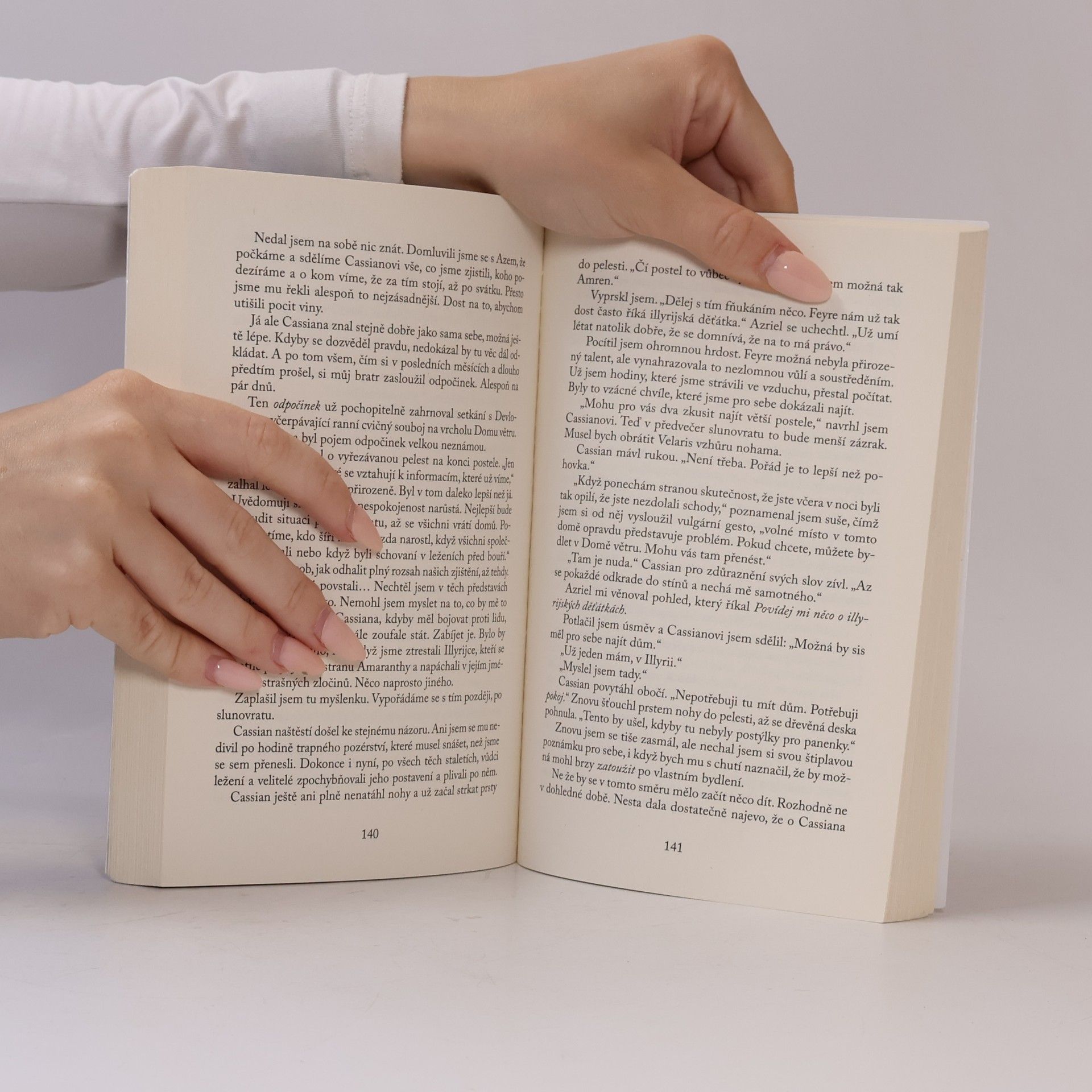 Sarah J. Maas Dvůr mrazu a hvězd
