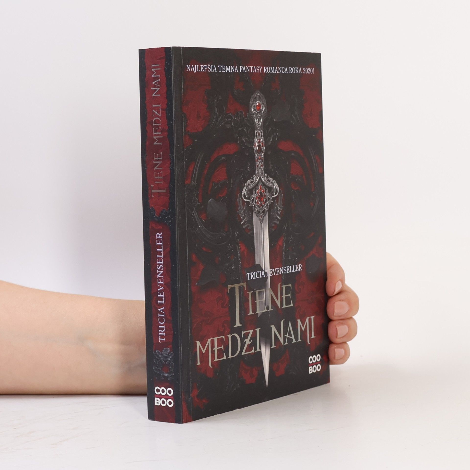 Tricia Levenseller Tiene medzi nami