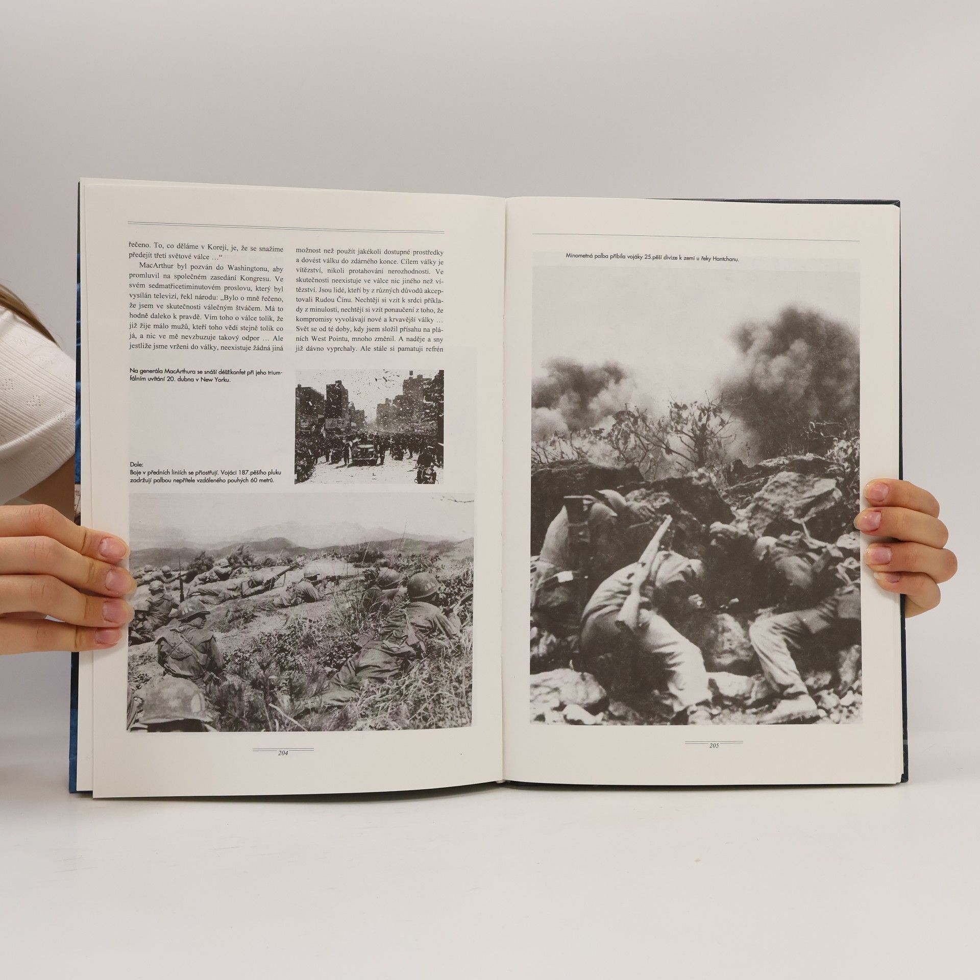 Robert J. Dvorchak Korejská válka 1950-1953: Dějiny konfliktu očima korespondentů Associated Press