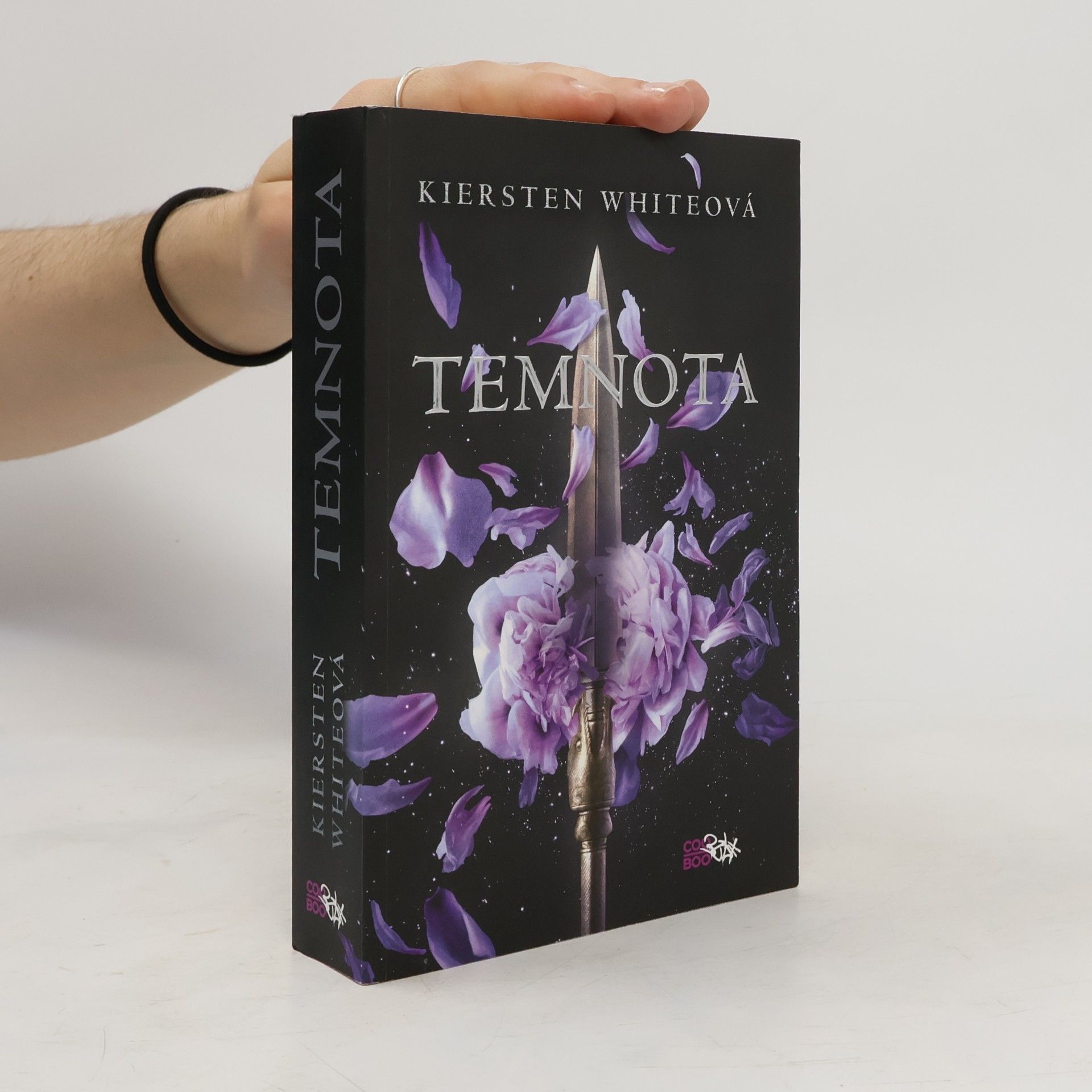 Kiersten White Temnota: Dobyvatelská sága 1