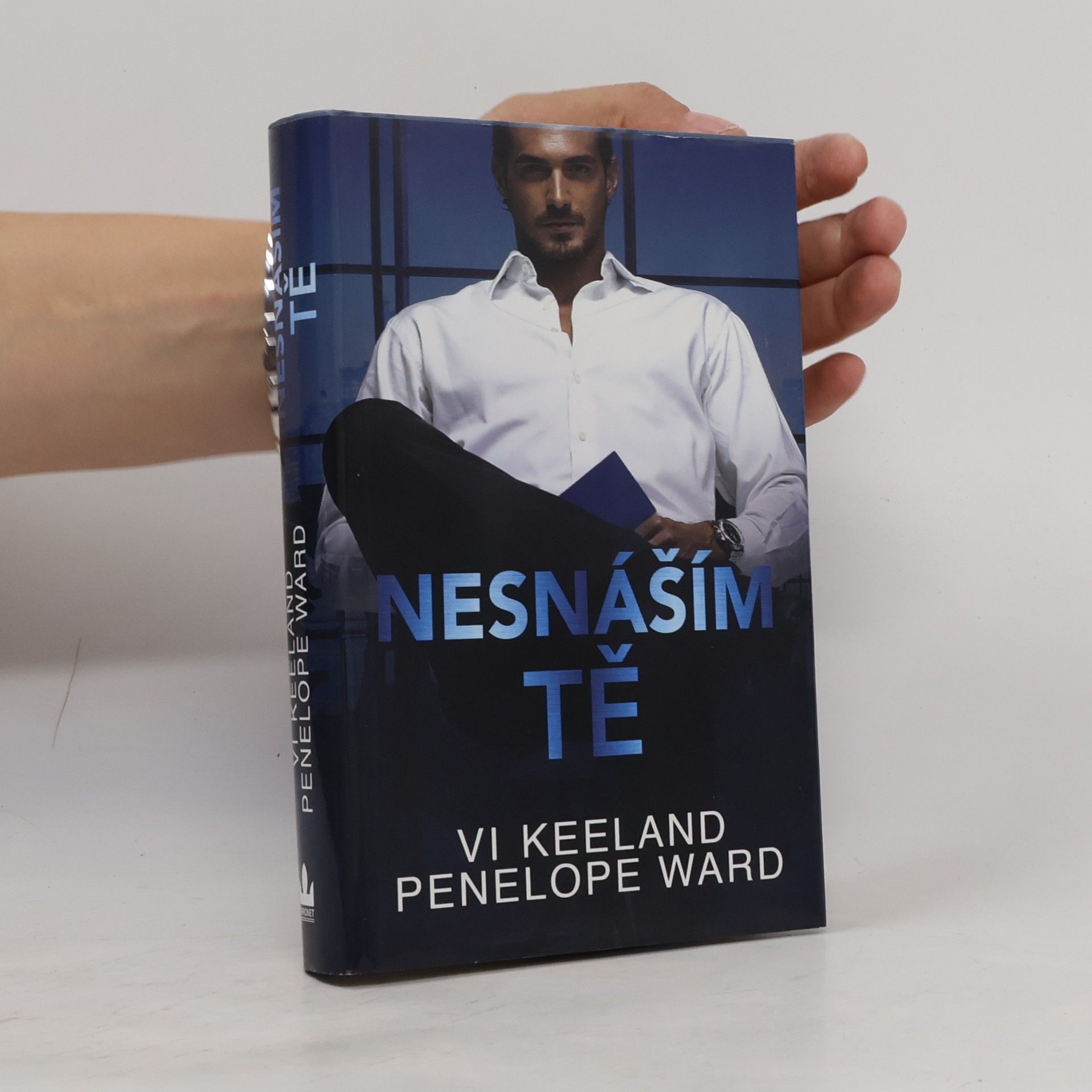 Vi Keeland Nesnáším tě