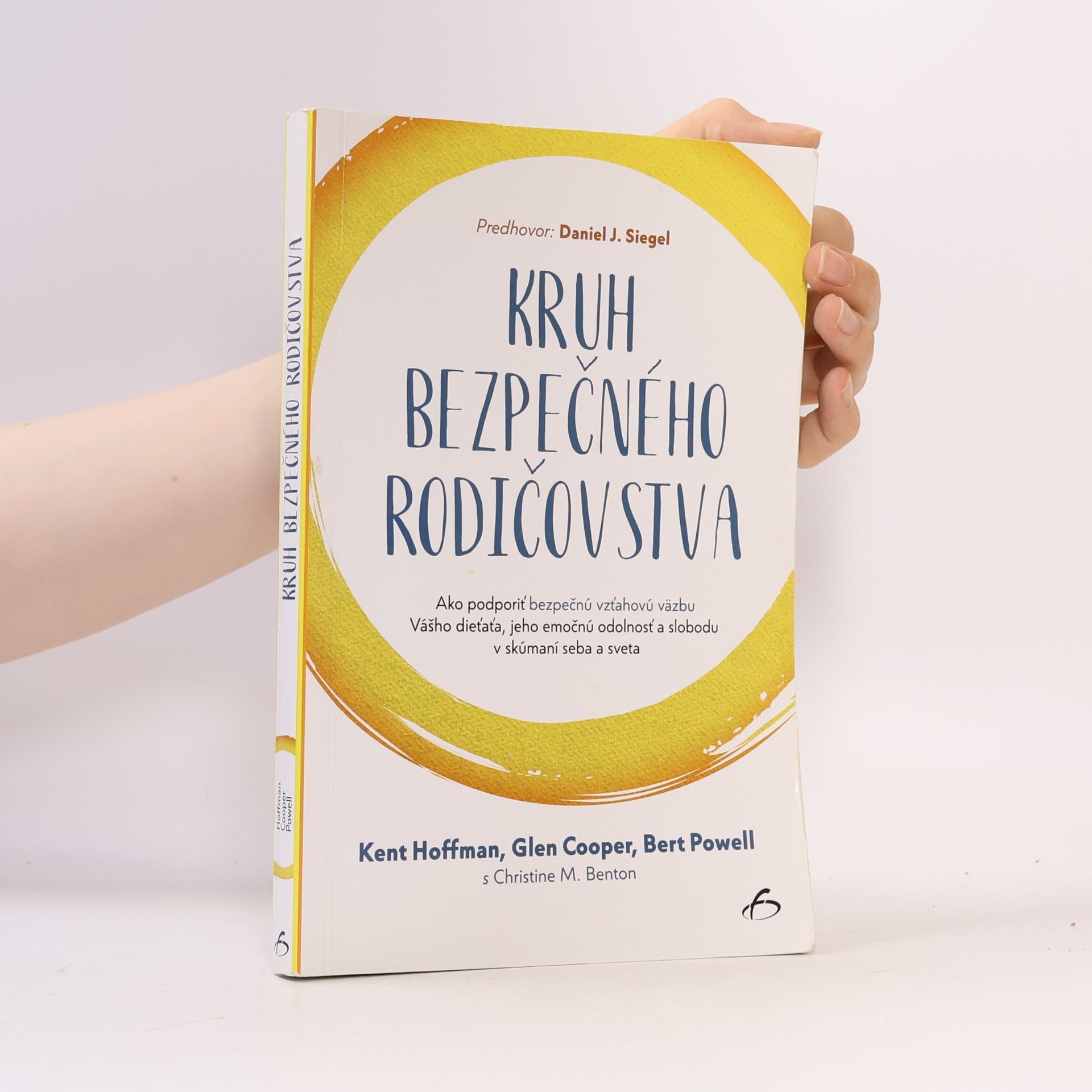 Kruh bezpečného rodičovstva : ako podporíť bezpečnú vzťahovú vazbu vášho díeťaťa, jeho emočnú odolnosť a slobodu v skúmaní seba a sveta