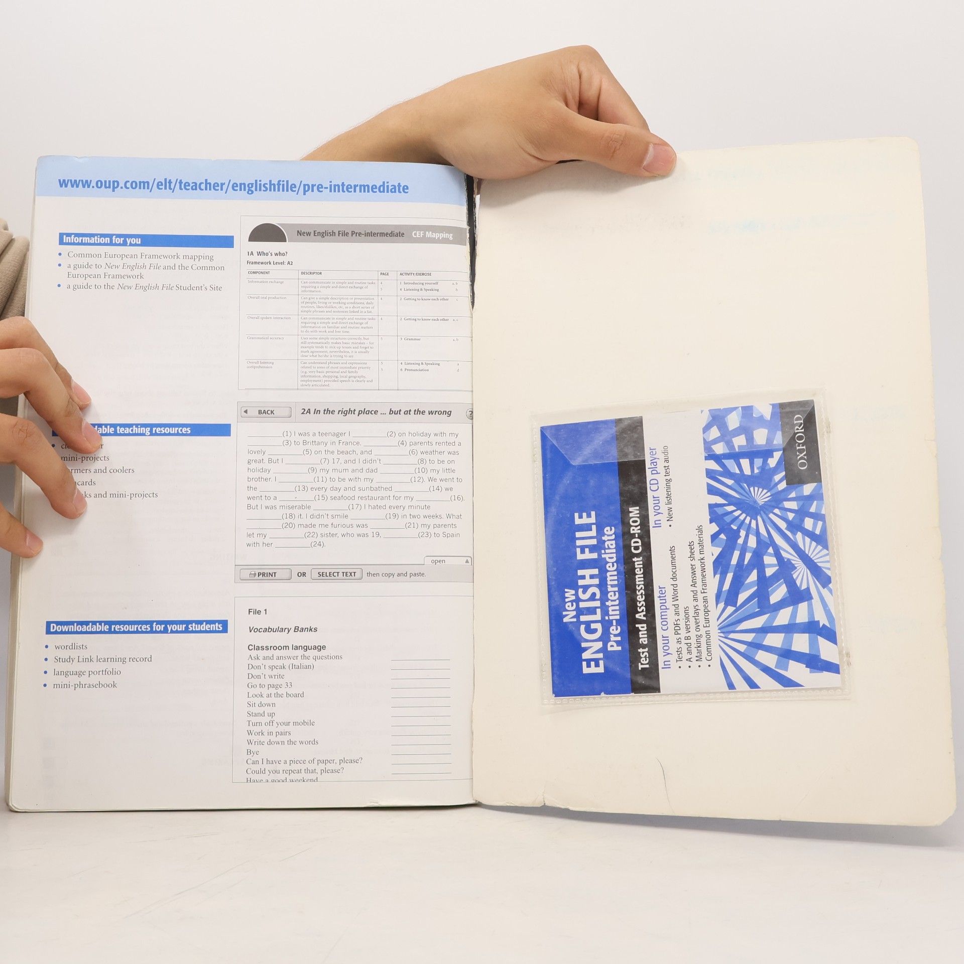 Clive Oxenden New English File. Pre-intermediate. Teacher's book