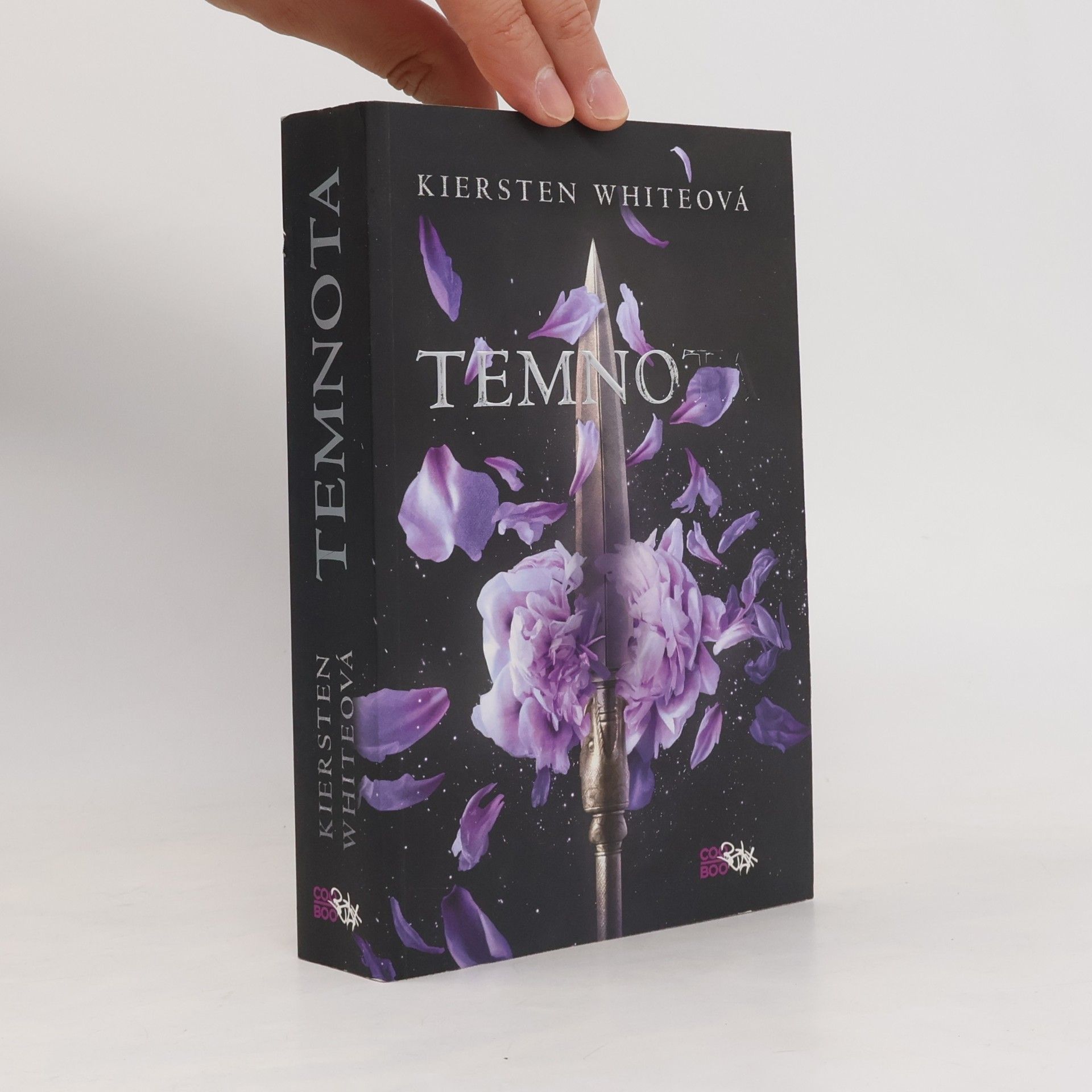 Kiersten White Temnota: Dobyvatelská sága 1