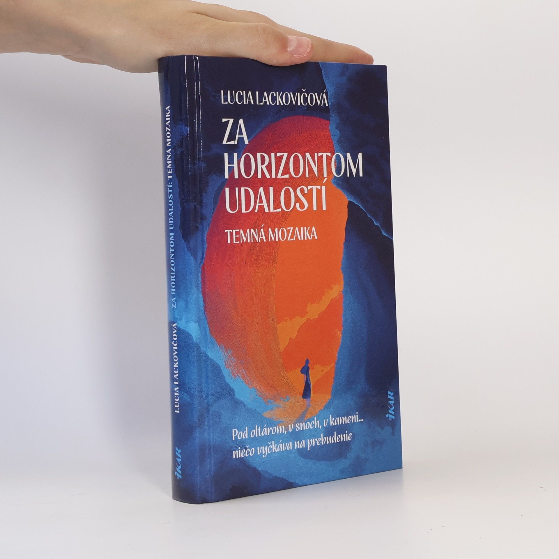 Lucia Lackovičová Za horizontom udalostí: Temná mozaika