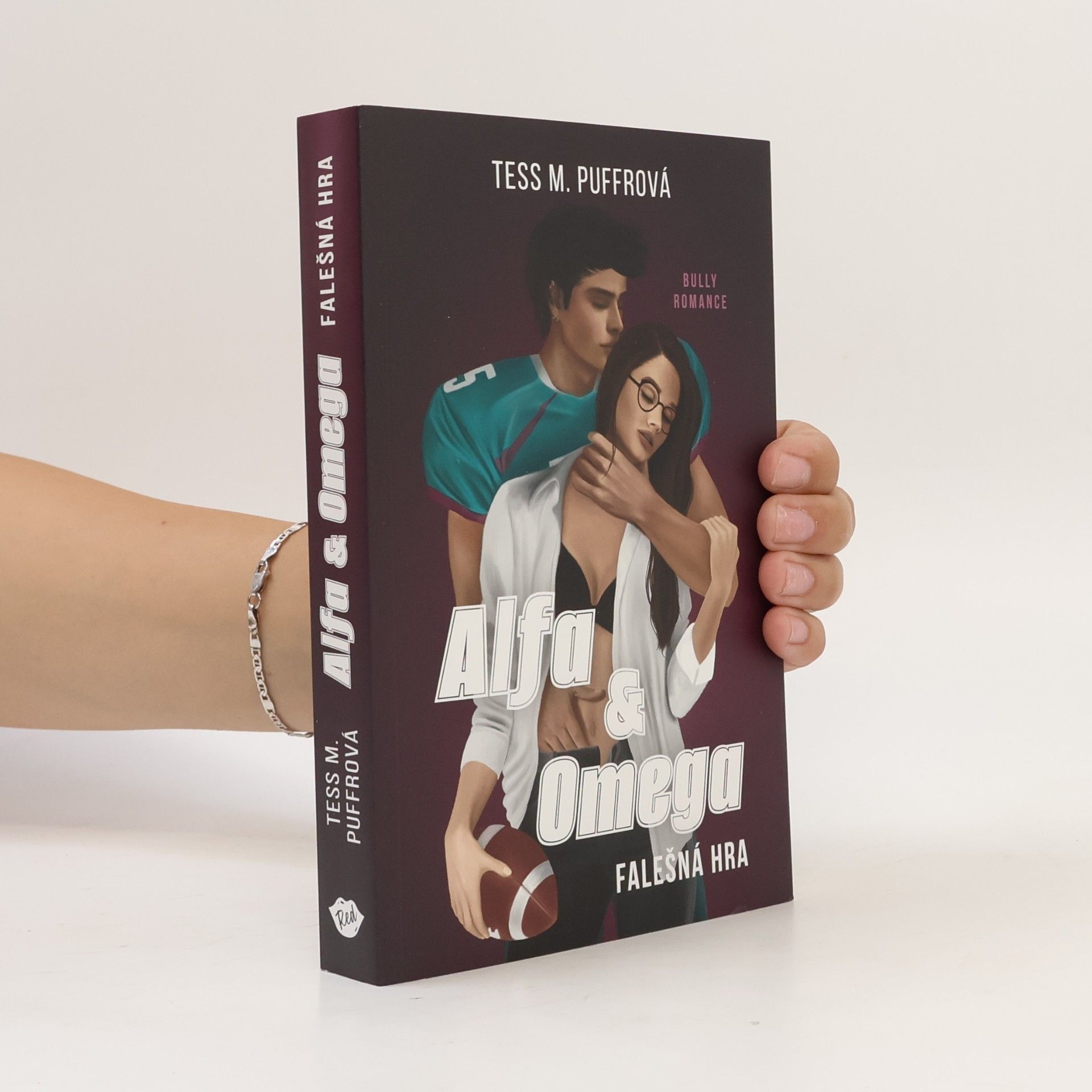 Tess M. Puffrová Alfa & Omega. Falešná hra