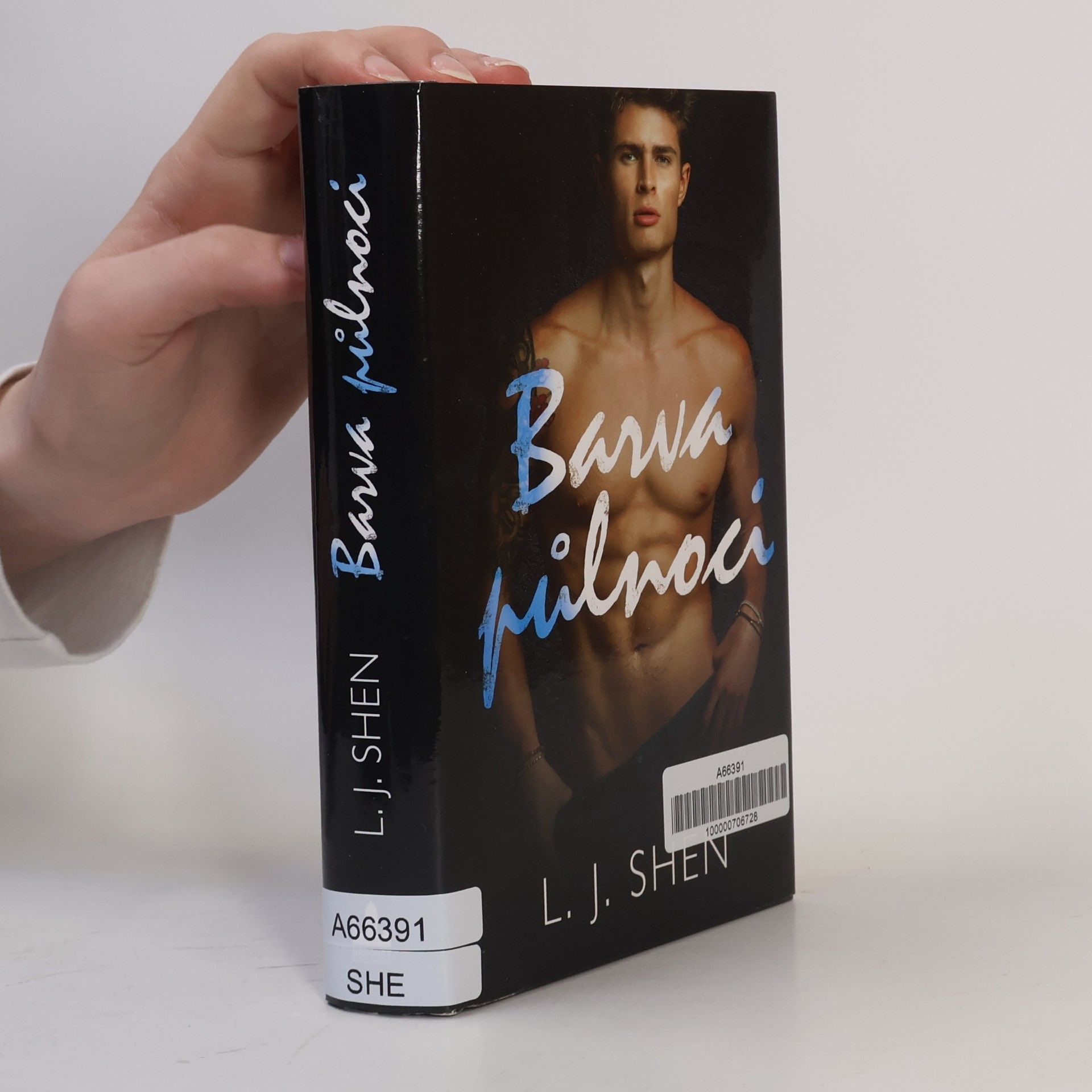 L. J. Shen Barva půlnoci