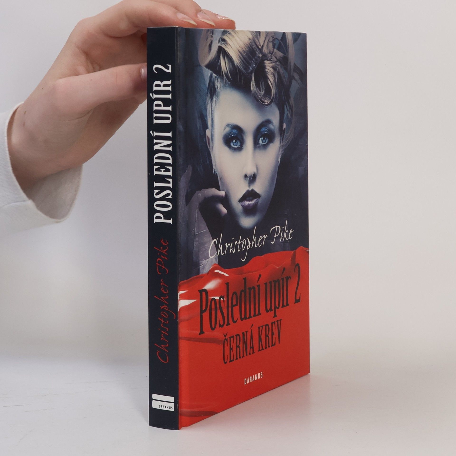 Christopher Pike Poslední upír. 2, Černá krev