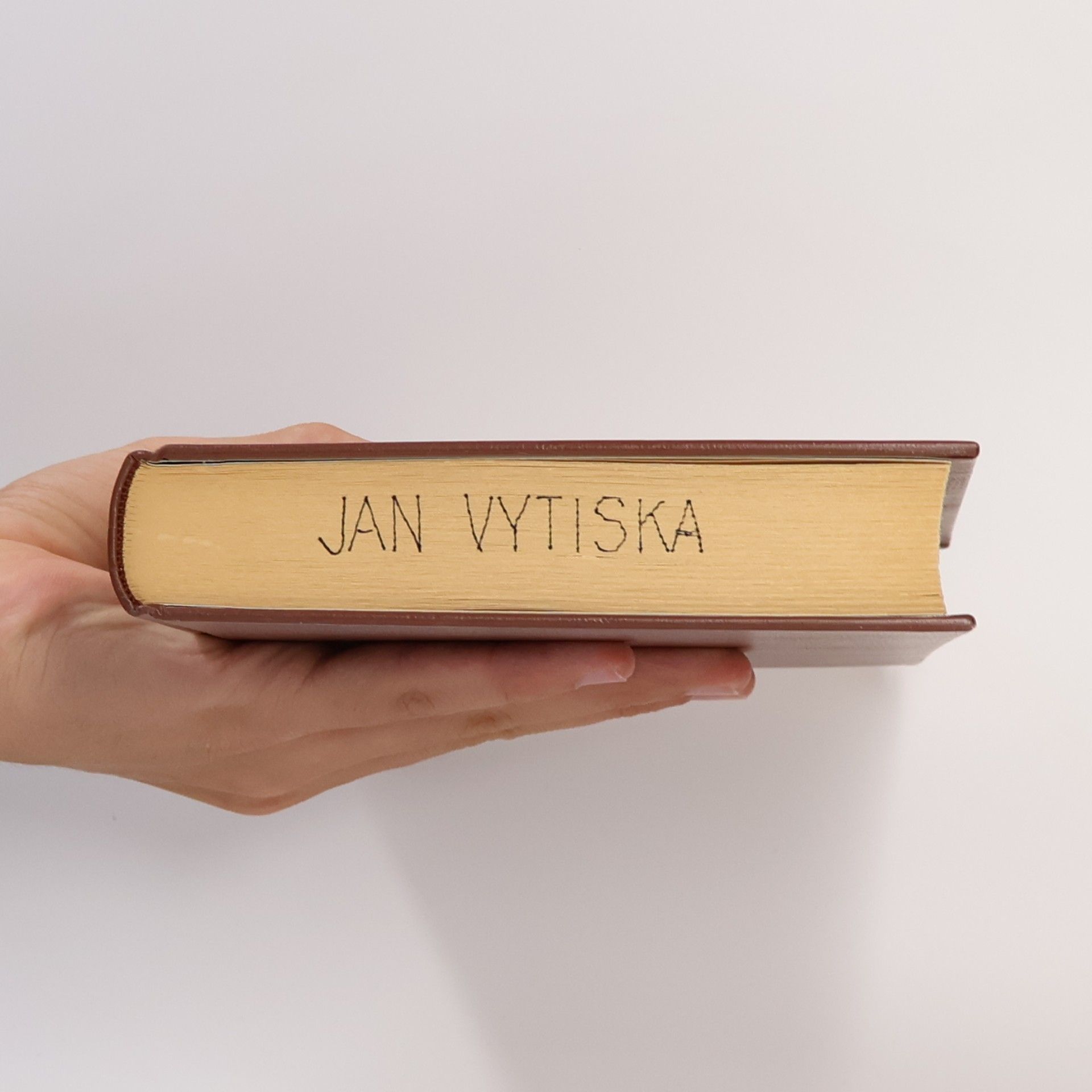 Karel Březina Přehled hradních a zámeckých strašidel