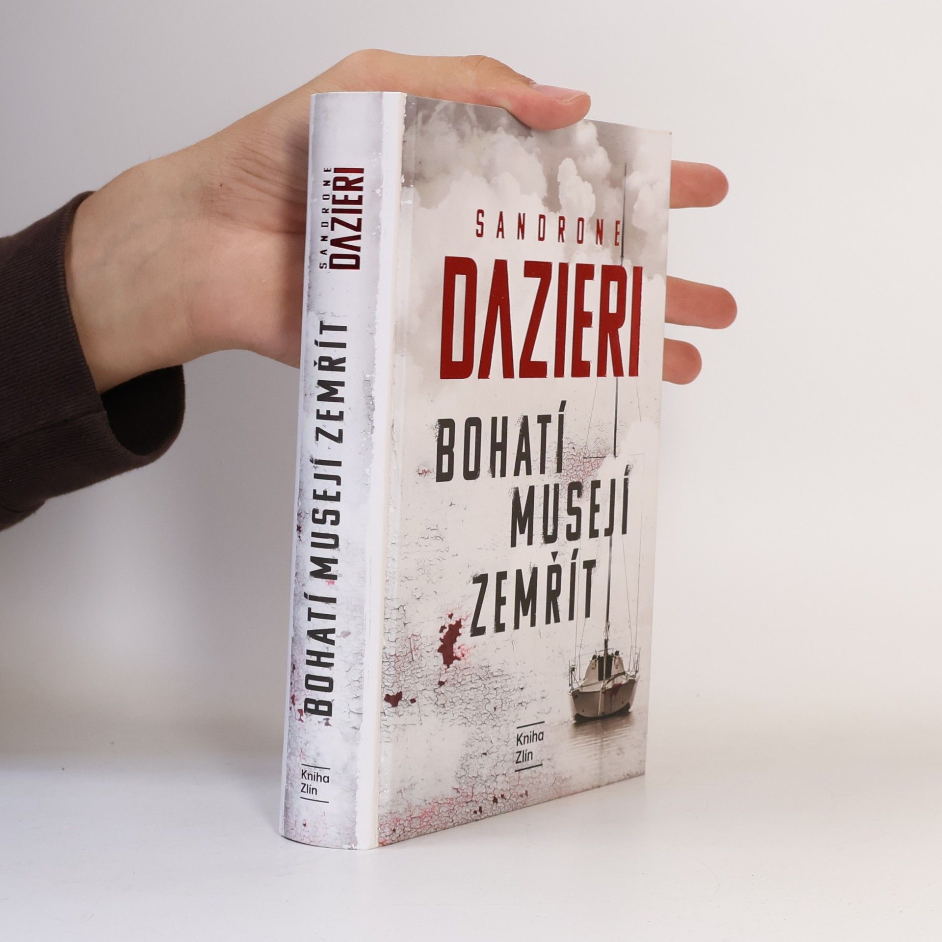 Sandrone Dazieri Bohatí musejí zemřít