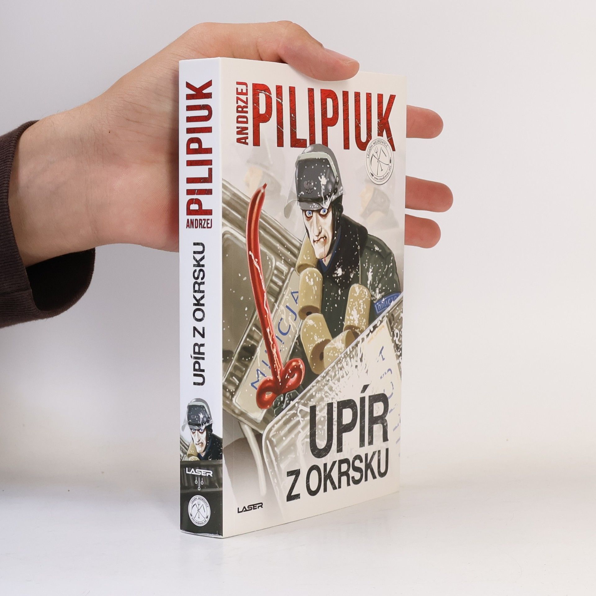 Andrzej Pilipiuk Upír z okrsku
