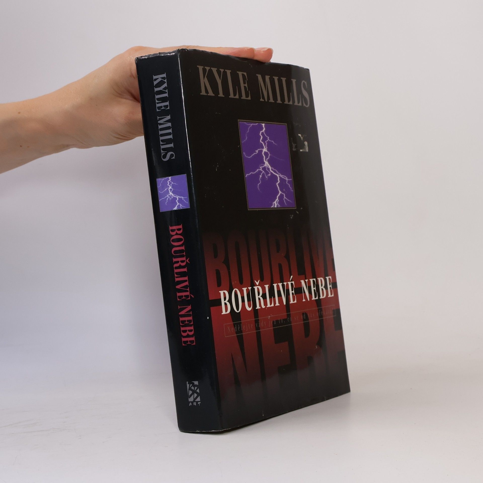 Kyle Mills Bouřlivé nebe