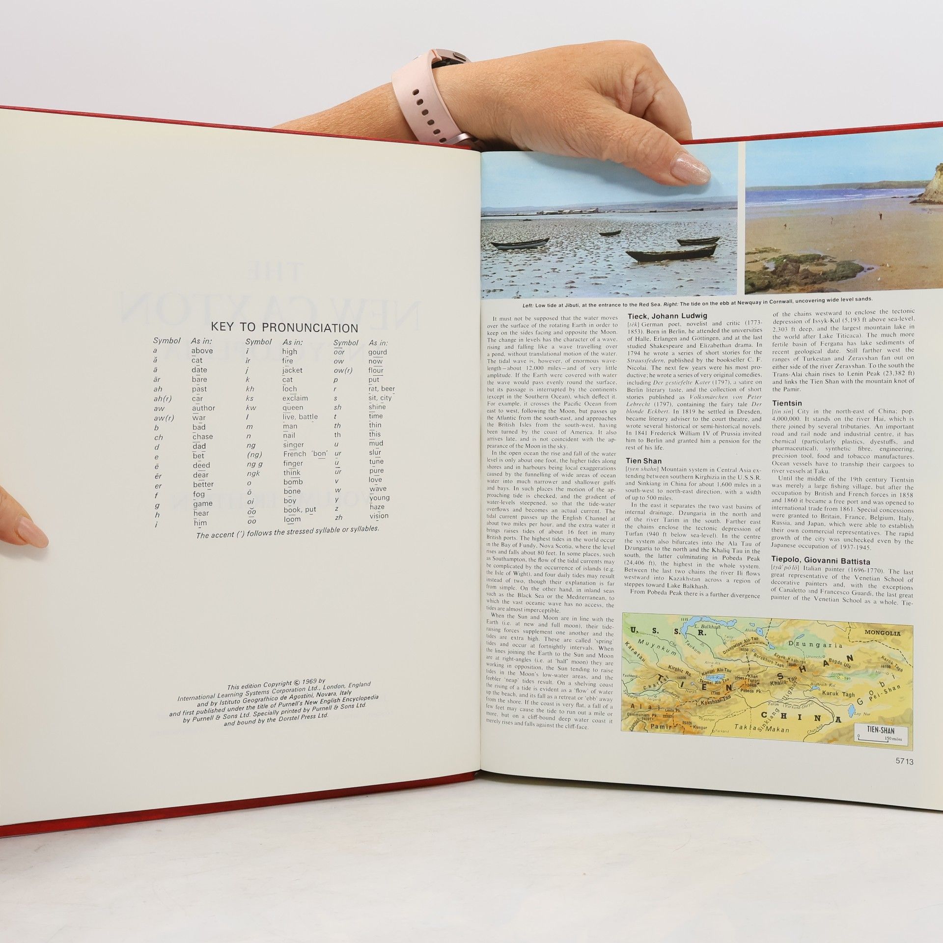Kolektiv autorů The New Caxton Encyclopedia, Volume 8