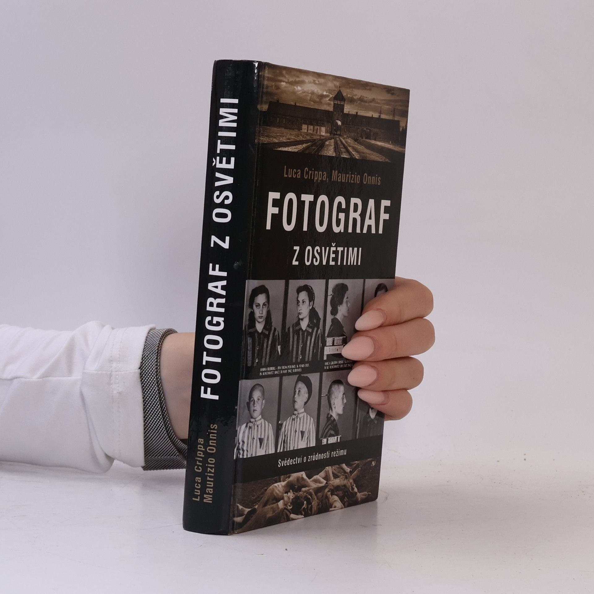 Luca Crippa Fotograf z Osvětimi