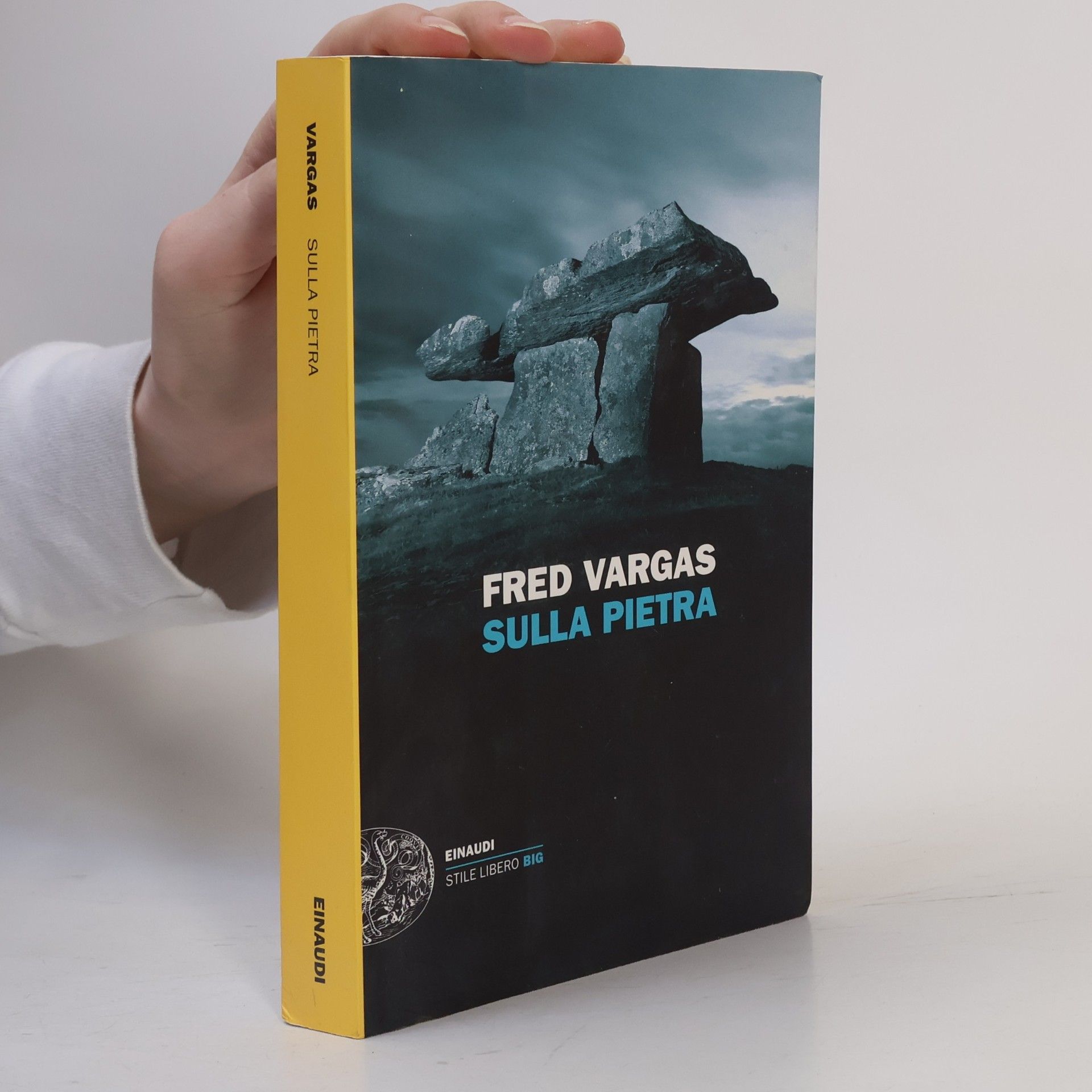 Fred Vargas Sulla pietra