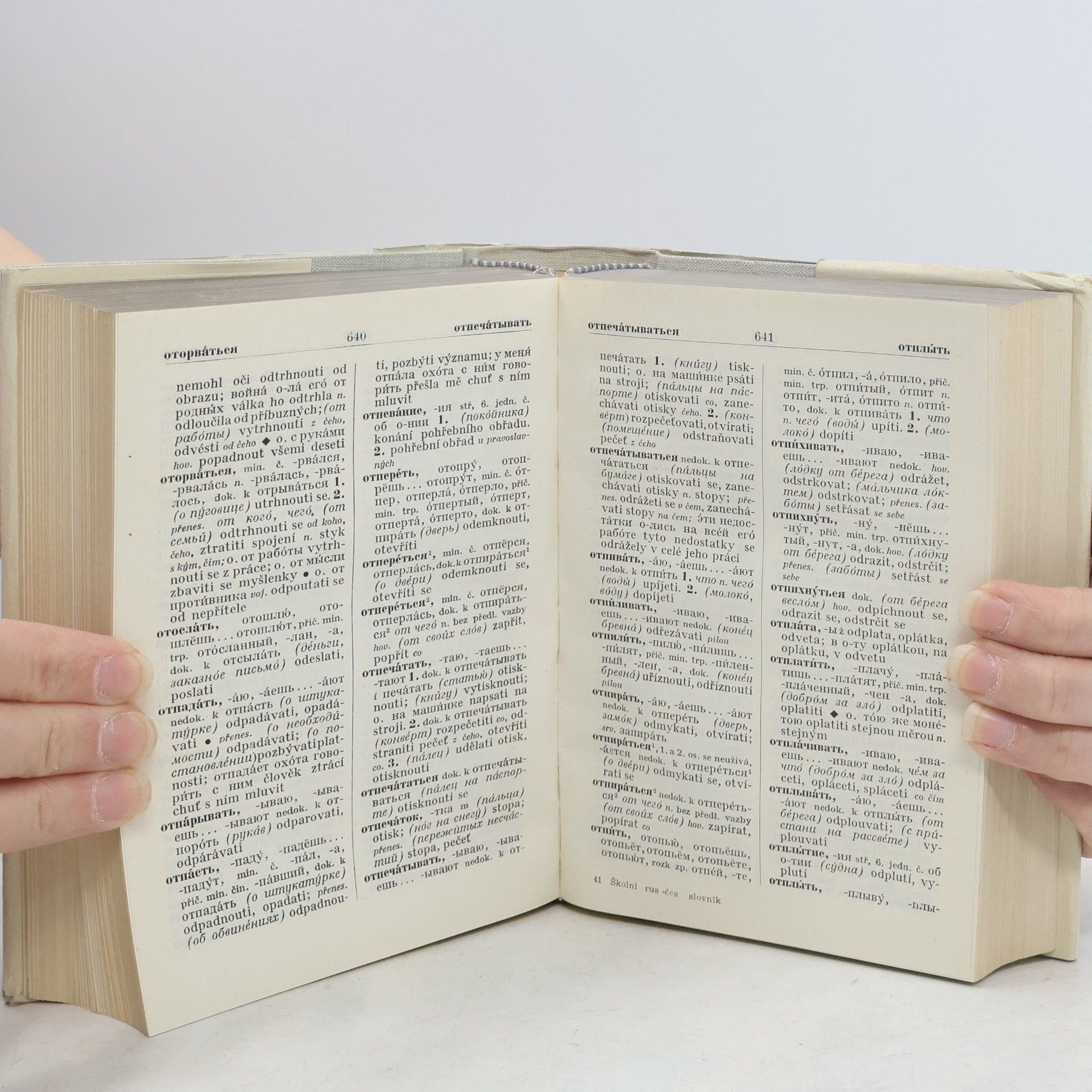 Various authors Školní rusko-český slovník