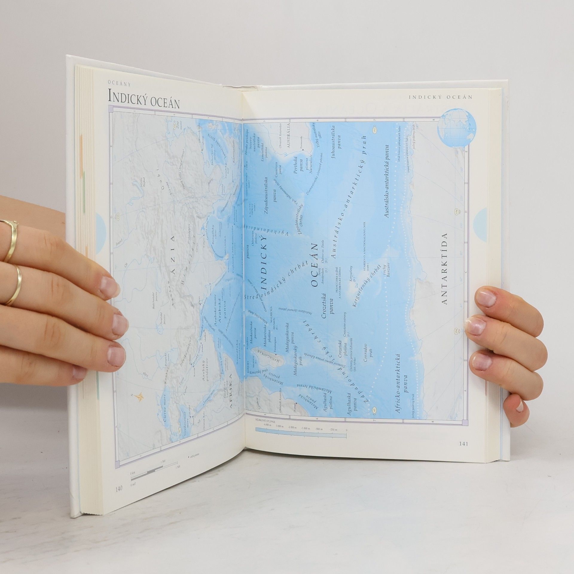 Collectif d'auteurs Príručný atlas sveta