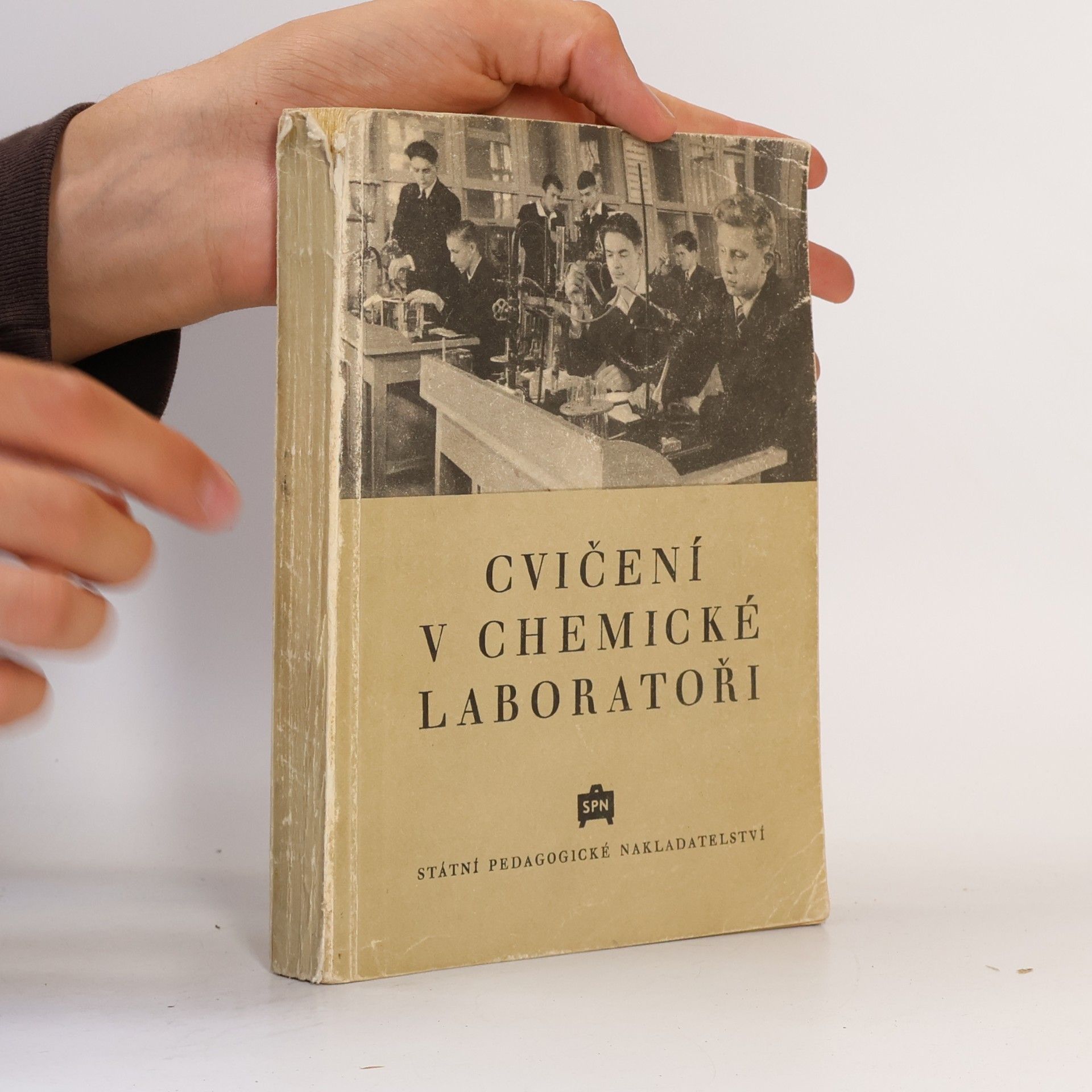 Karel Andrlík Cvičení v chemické laboratoři : všeobecné pracovní způsoby, výpočty, preparace, základy kvalitativního a kvantitativního rozboru