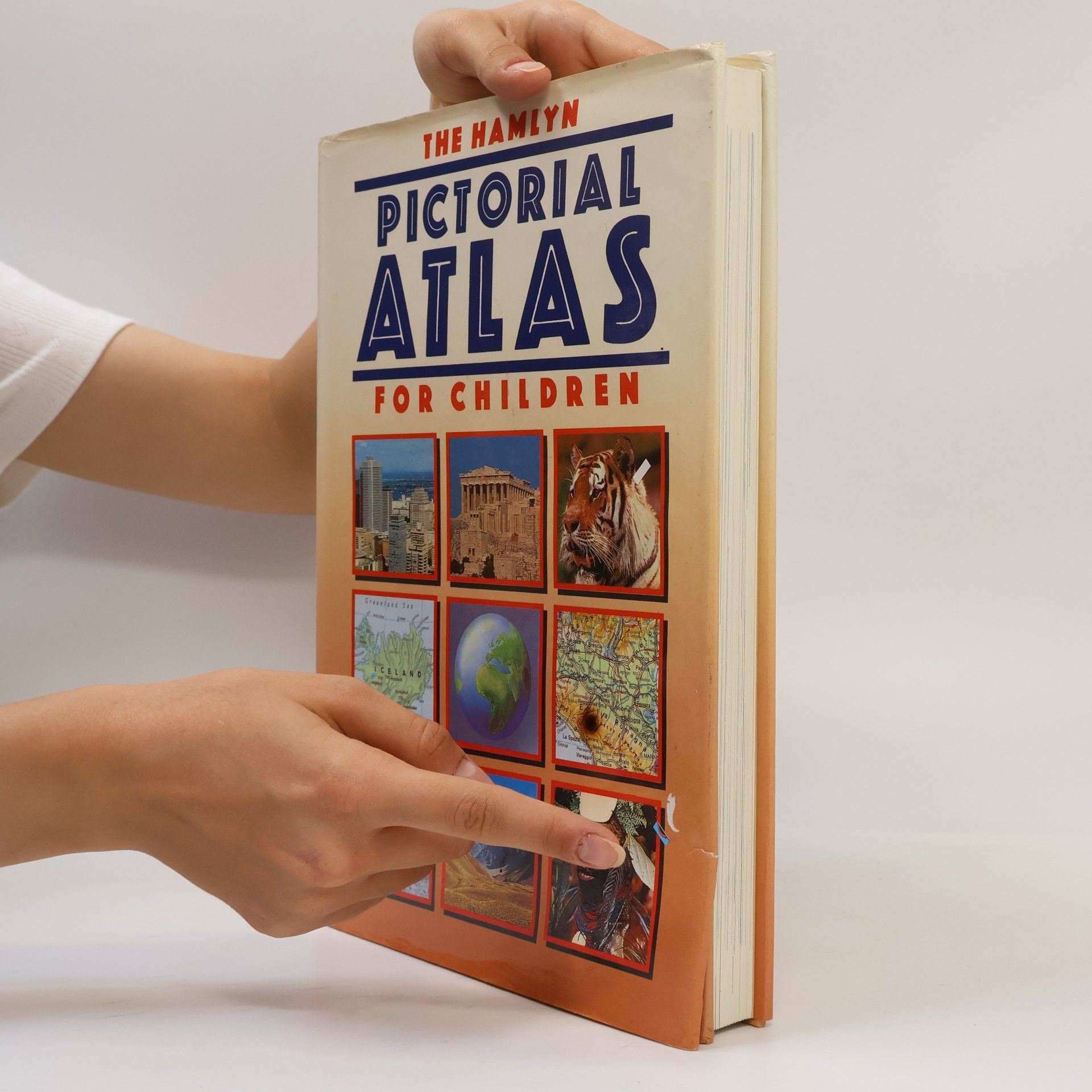 Philip Steele Pictorial Atlas for children