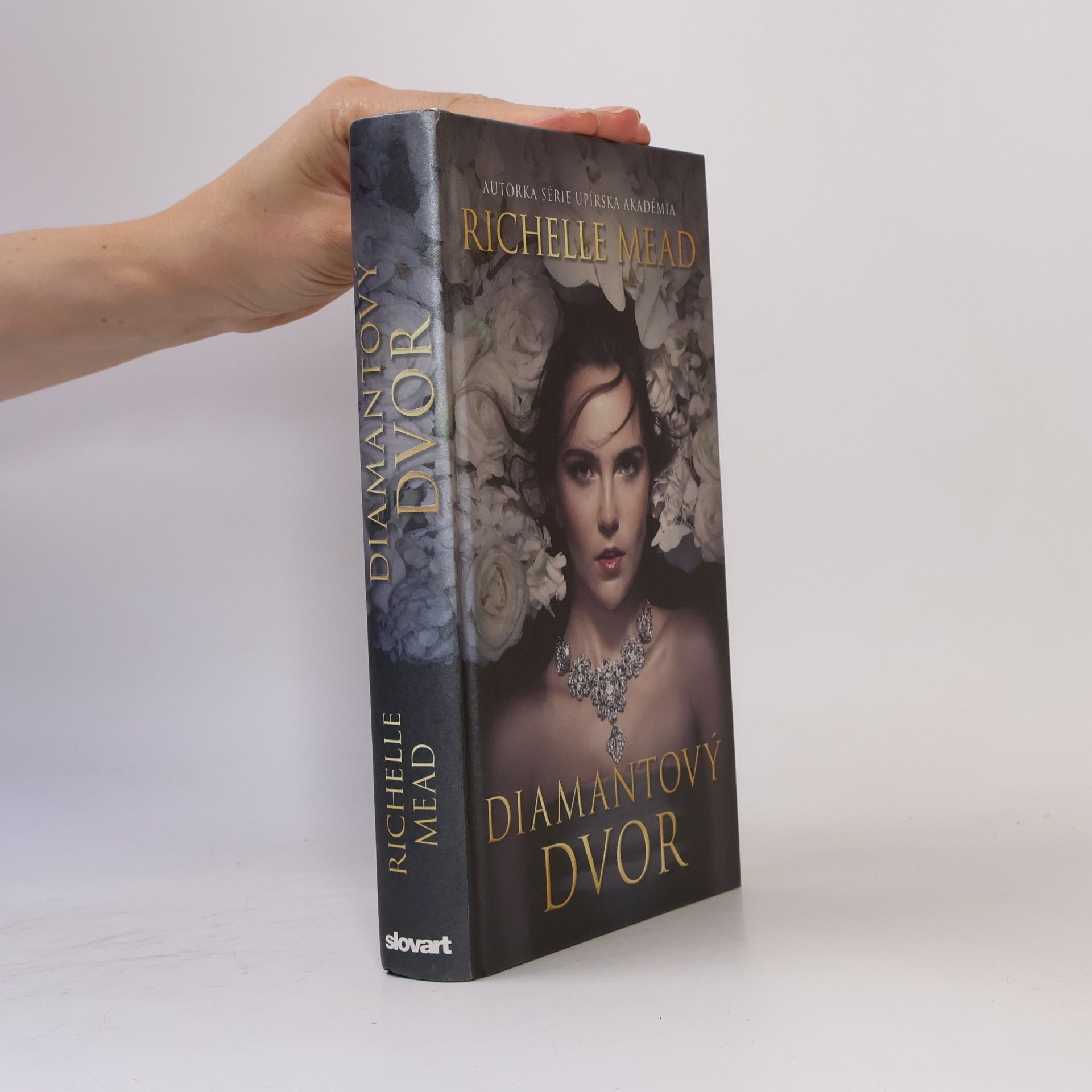 Richelle Mead Diamantový dvor