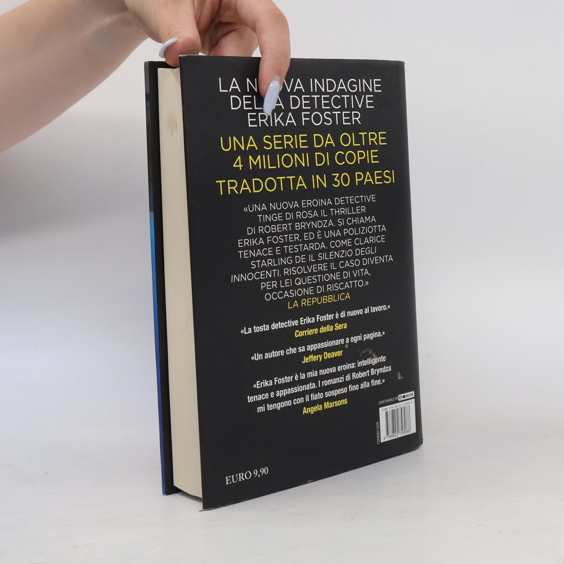 Robert Bryndza Nuova narrativa Newton: Sangue freddo