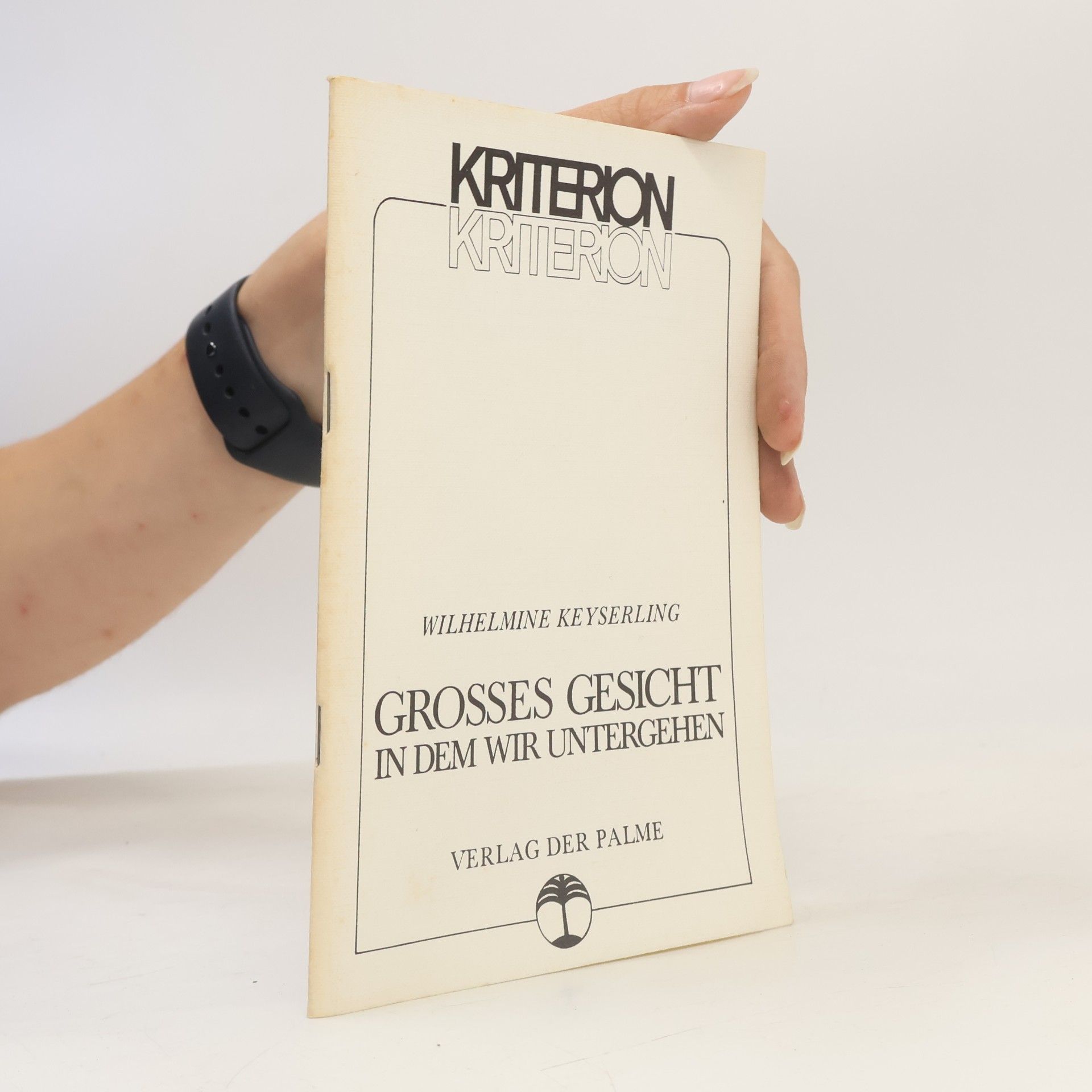 Grosses Gesicht in dem wir Untergehen