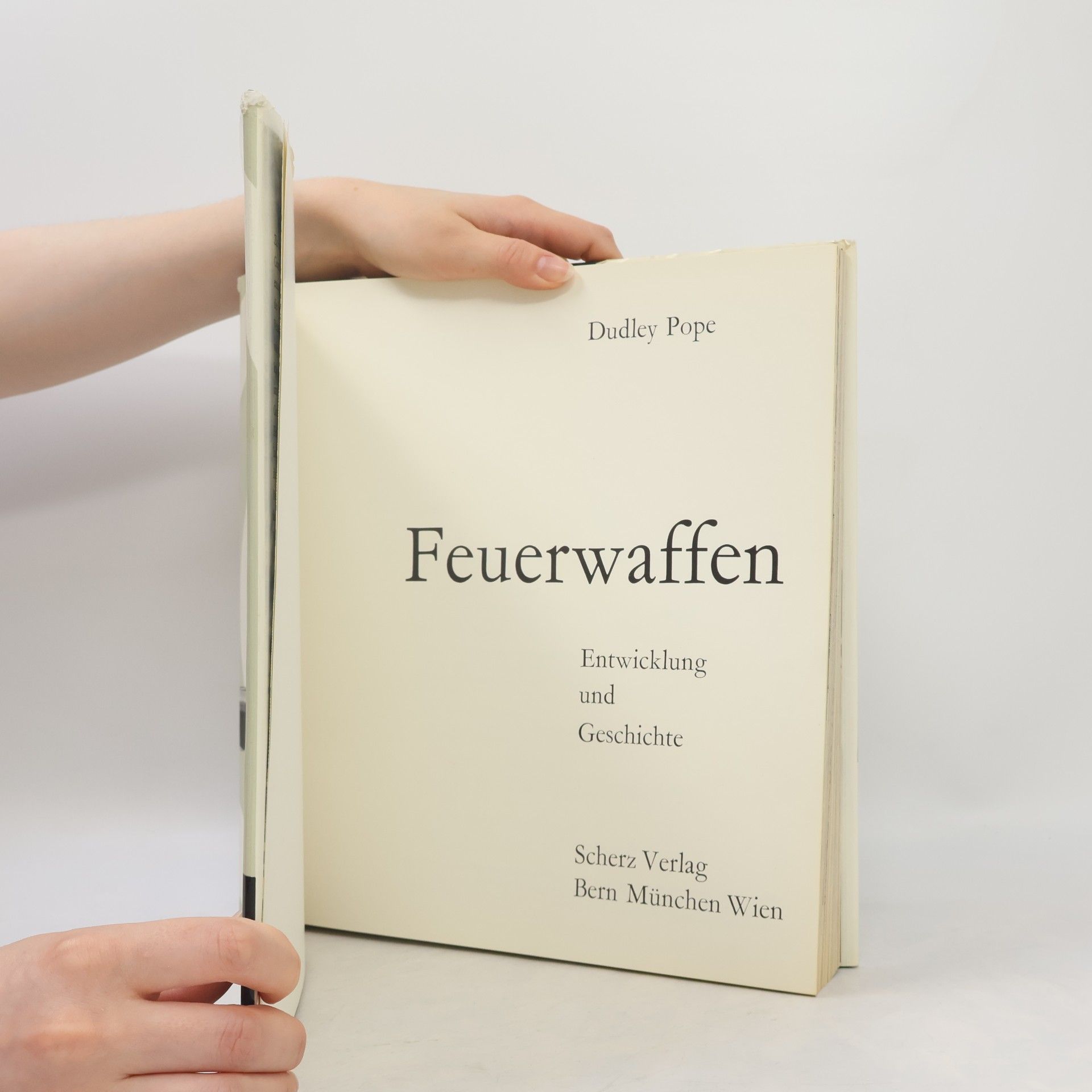 Dudley Pope Feuerwaffen