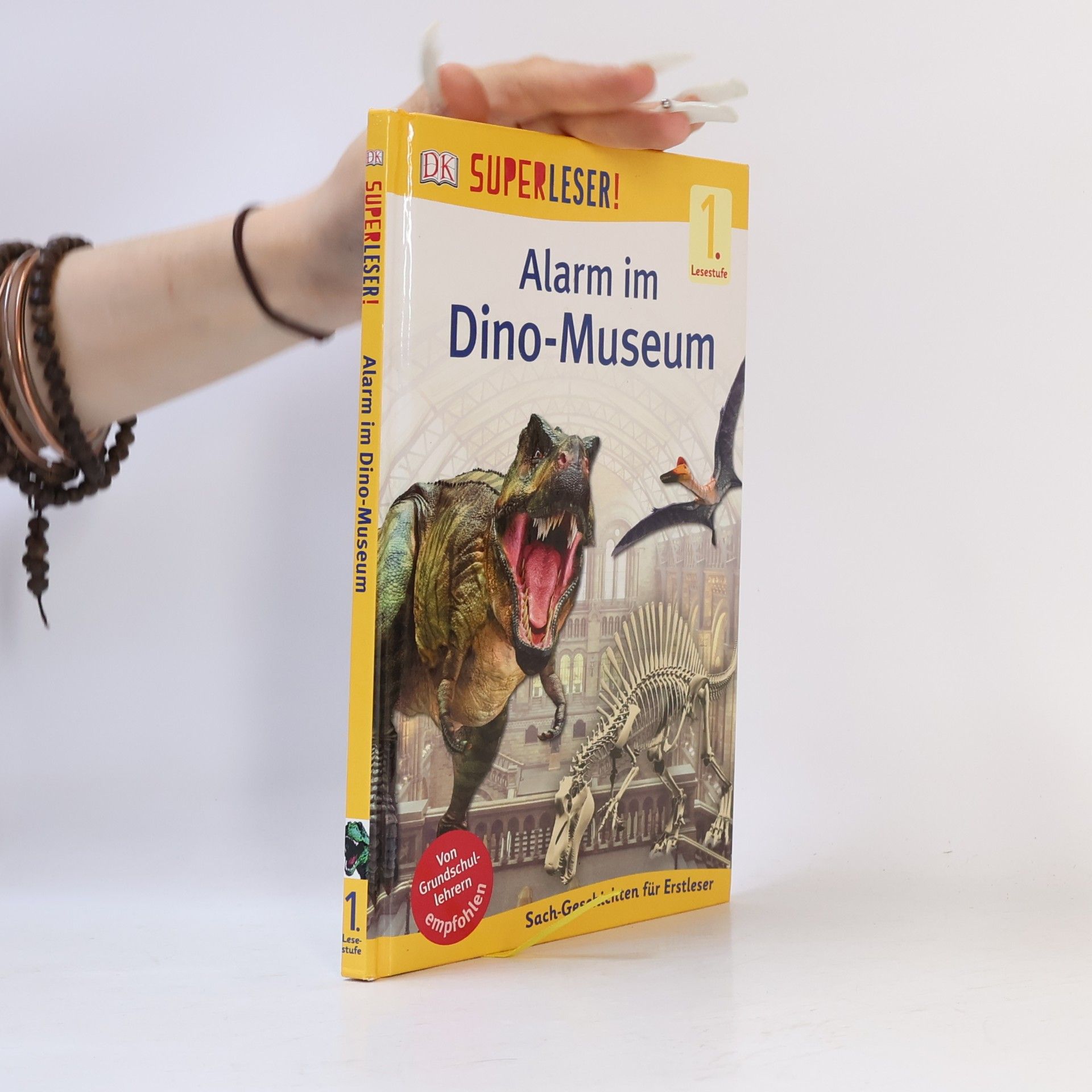 Jason Bays Alarm im Dino-Museum