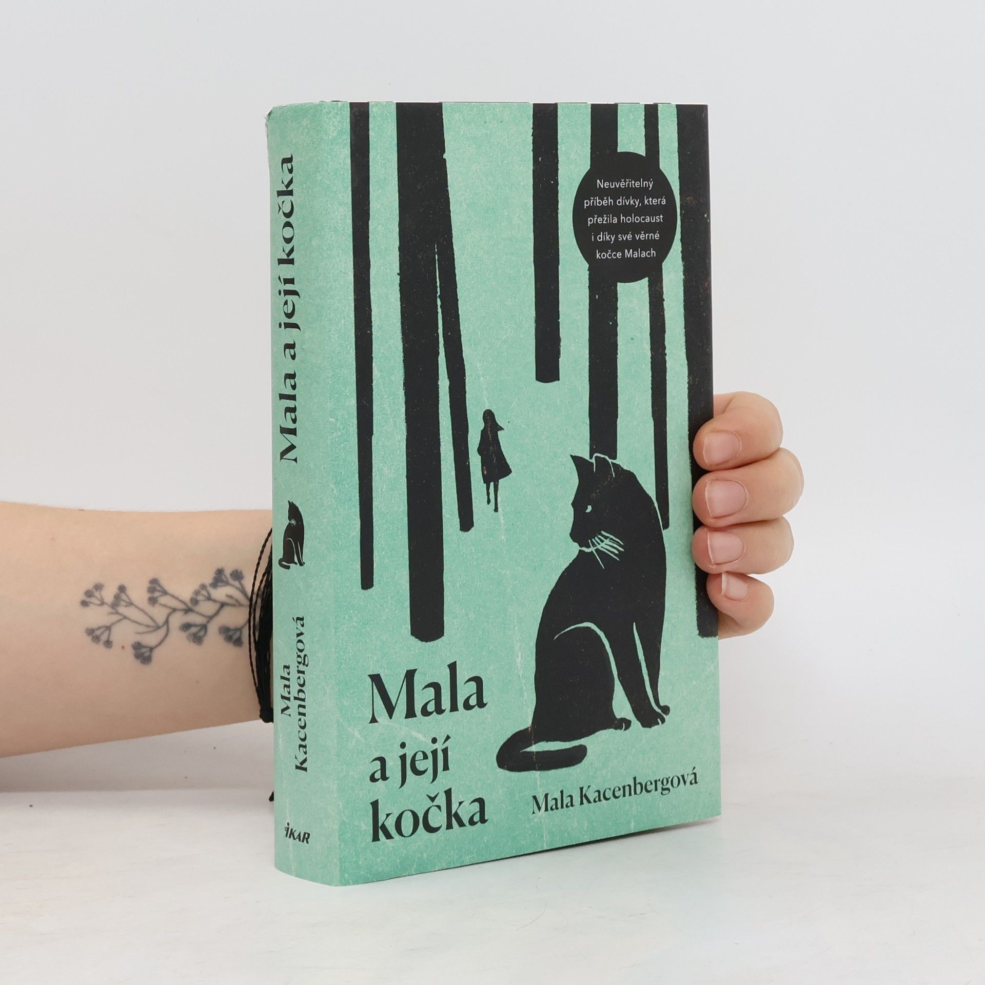 Mala Kacenberg Mala a její kočka