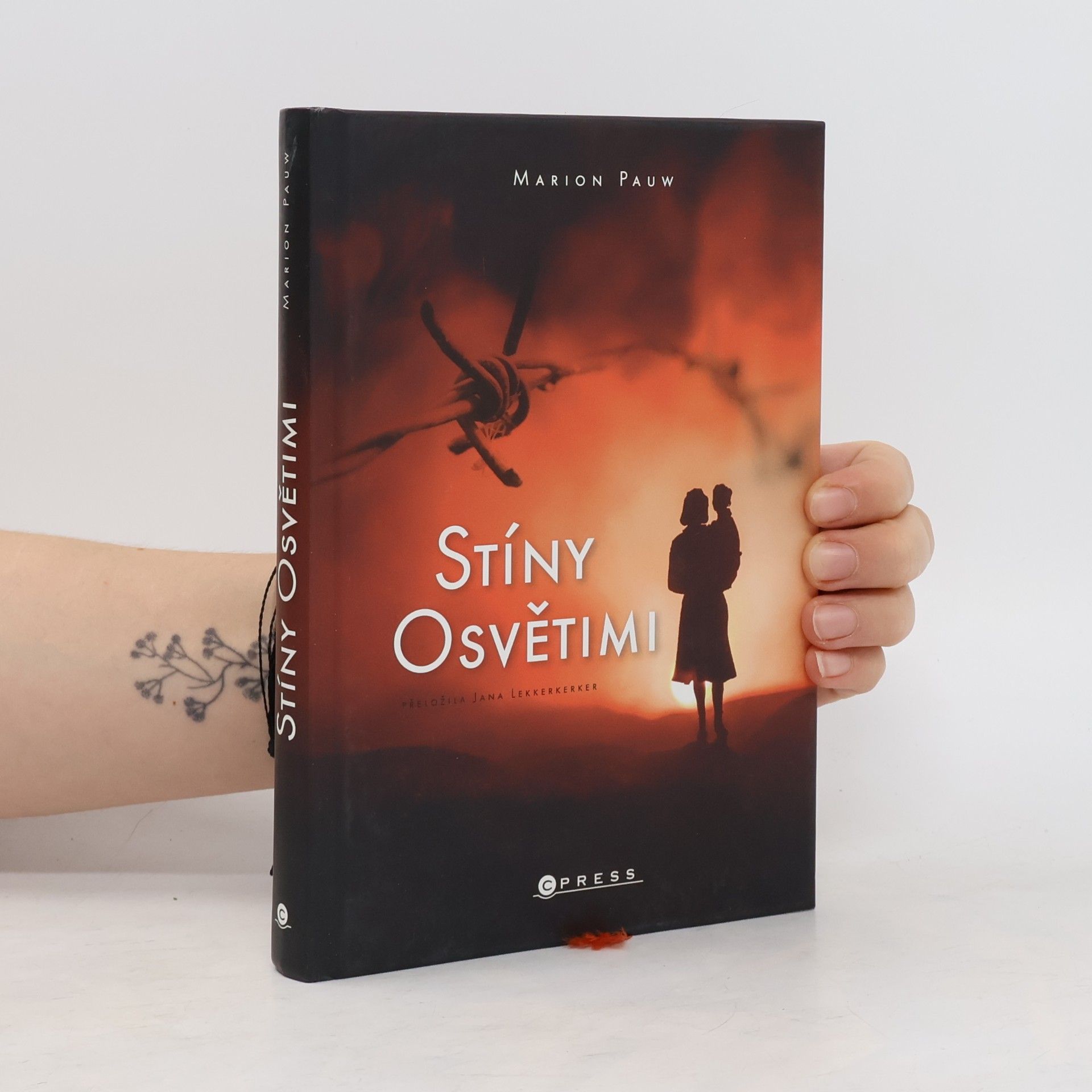 Marion Pauw Stíny Osvětimi