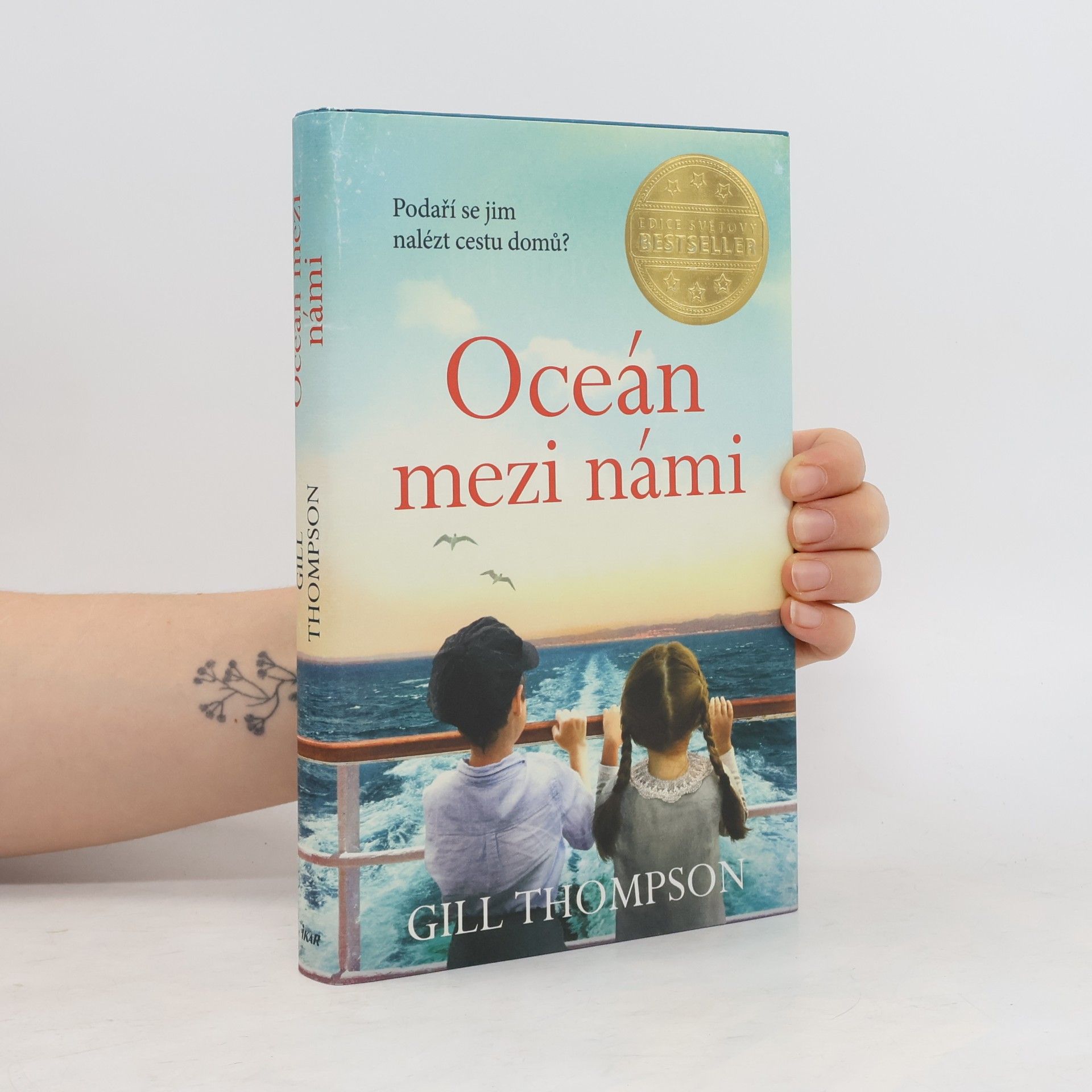 Gill Thompson Oceán mezi námi
