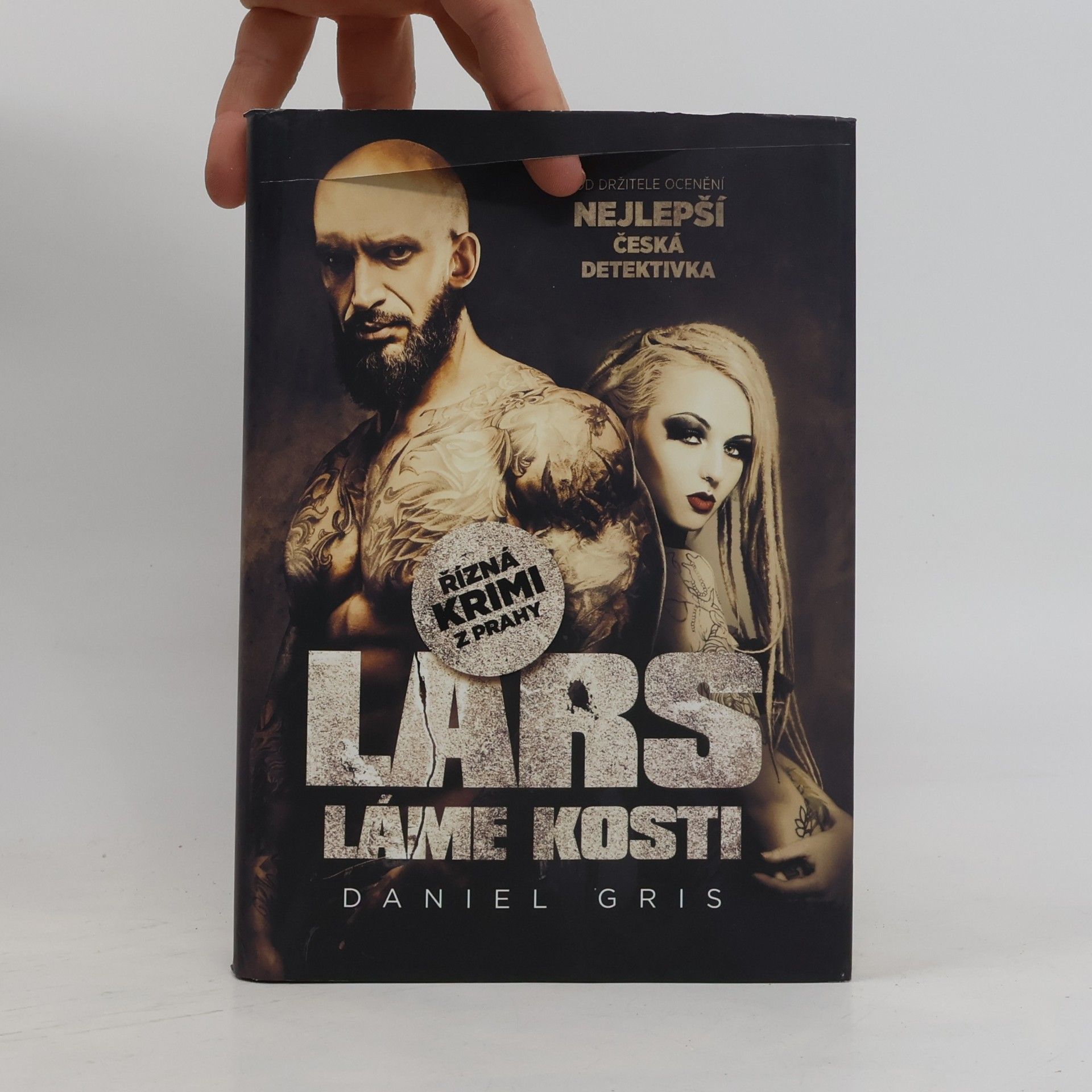 Daniel Gris Lars láme kosti