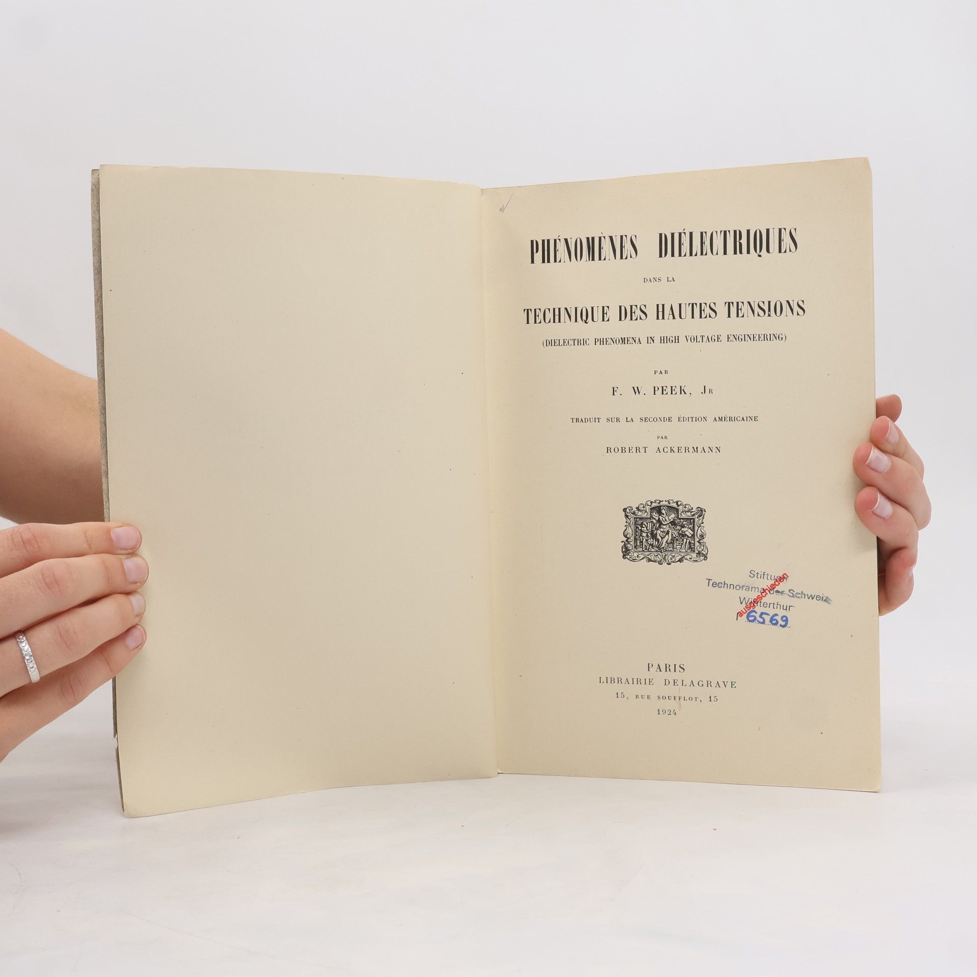 F. W. Peek Phénoménes diélectriques dans la technique des hautes tensions