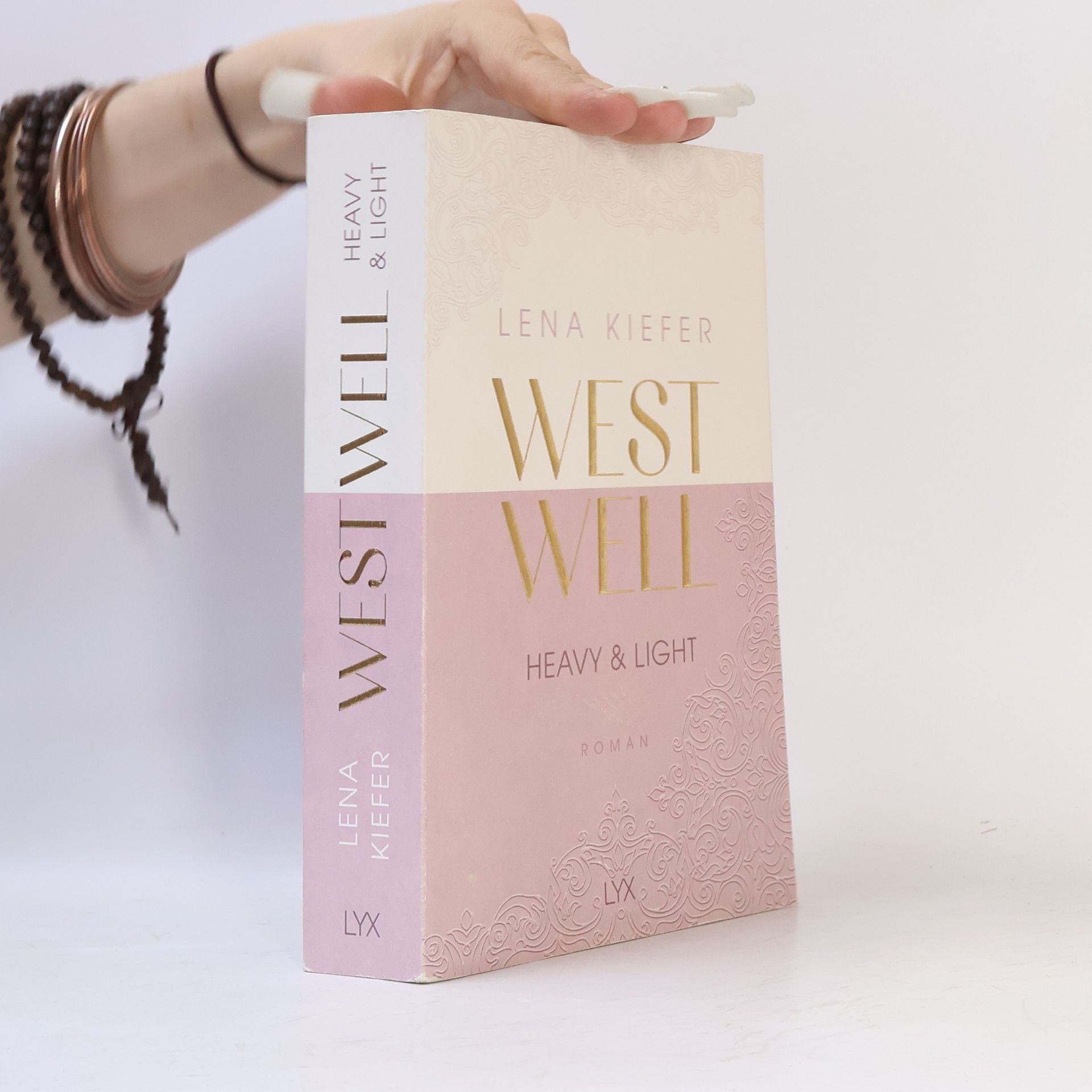 Lena Kiefer Westwell. Heavy & Light