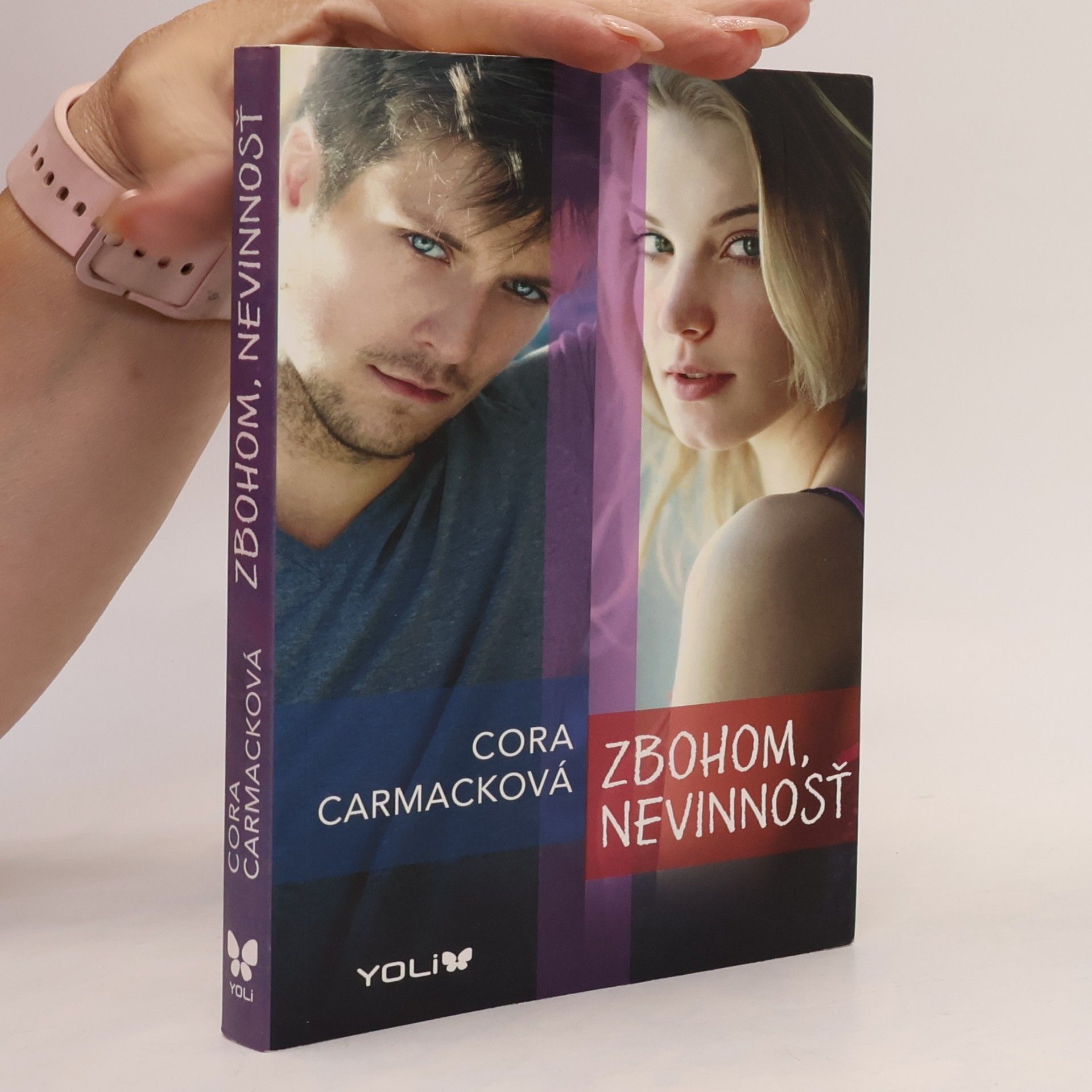 Cora Carmack Zbohom, nevinnosť