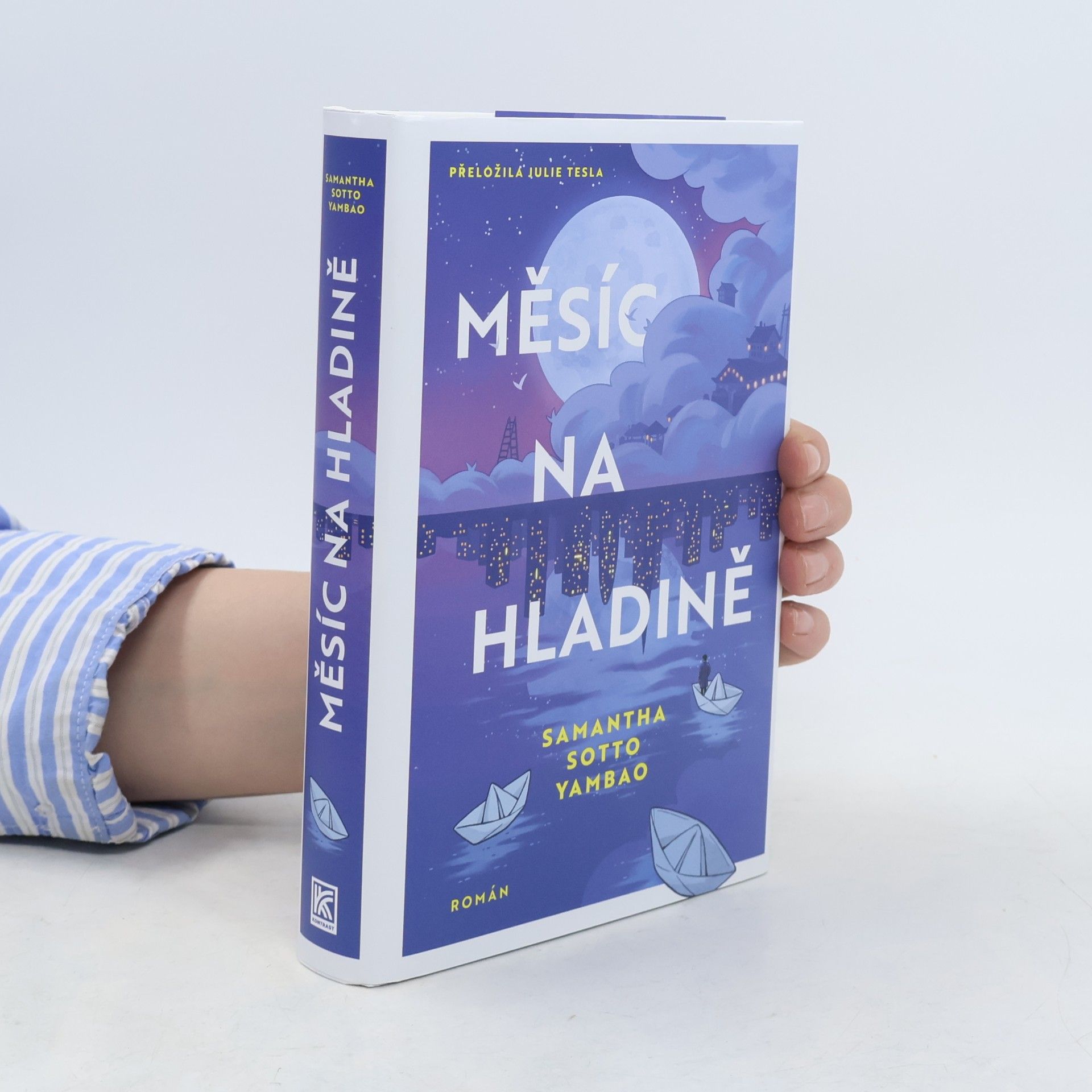 Měsíc na hladině