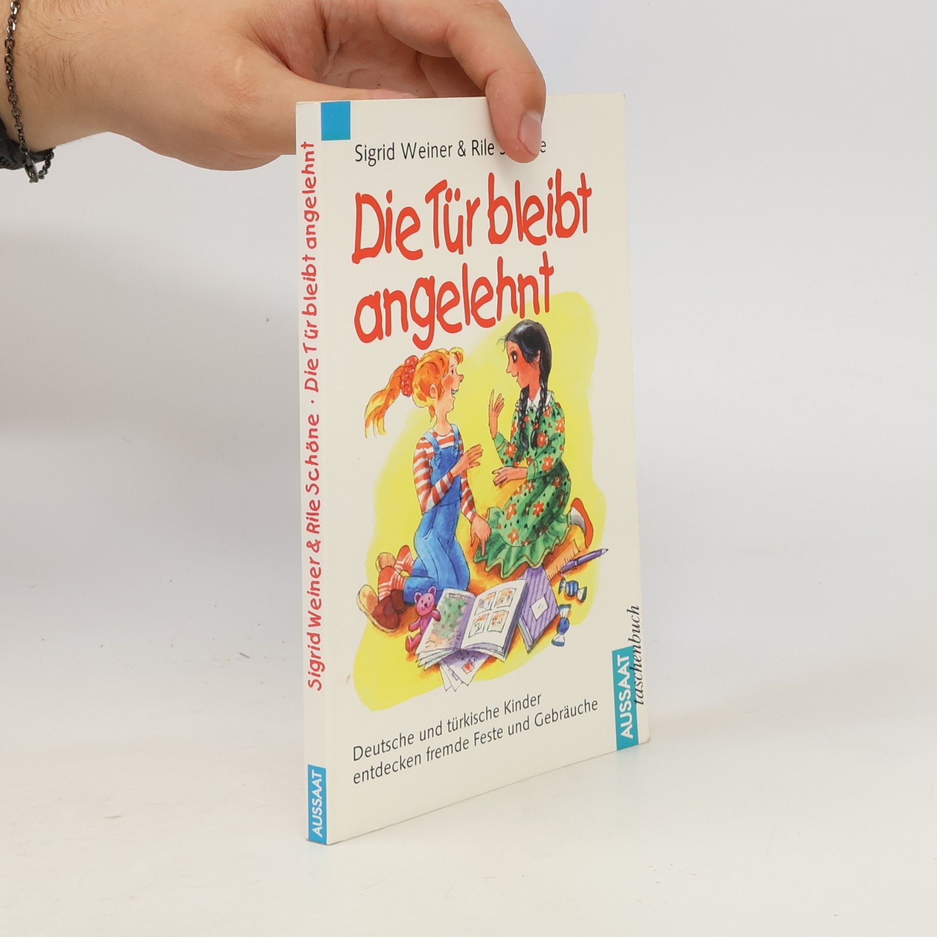 Die Tür bleibt angelehnt. Deutsche und türkische Kinder entdecken fremde Feste und Gebräuche