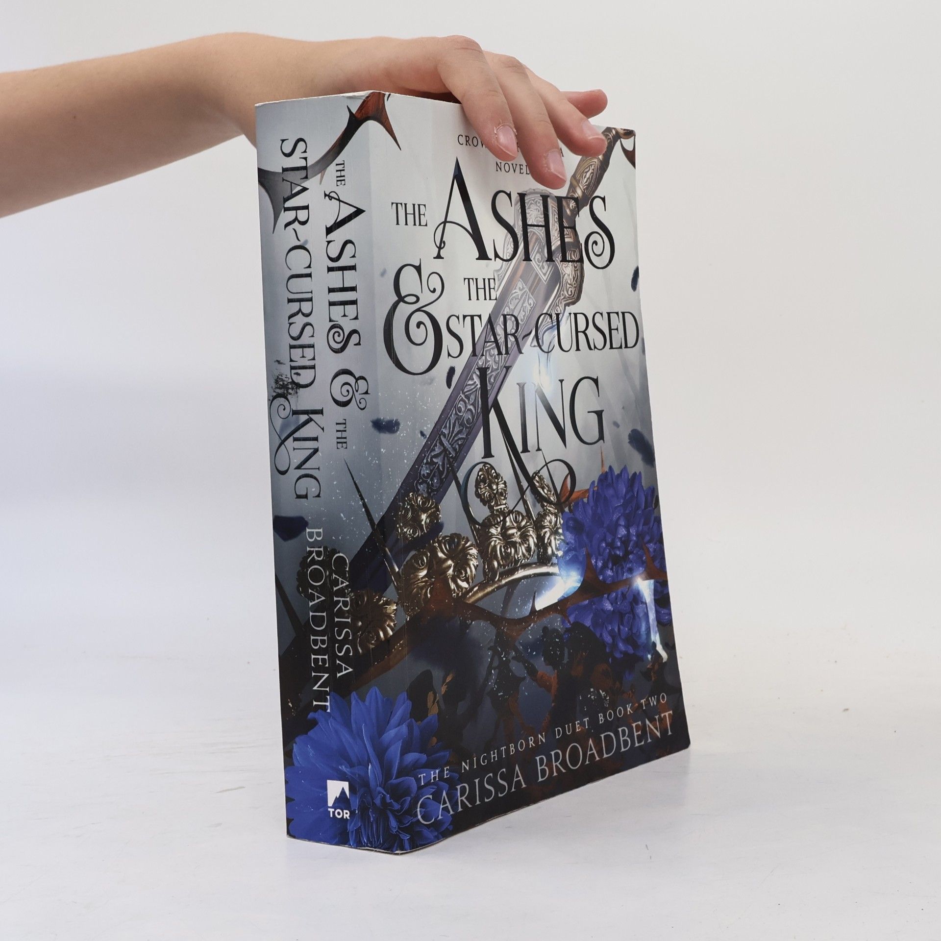Carissa Broadbent Crowns of Nyaxia 2. The Ashes and the Star-Cursed King