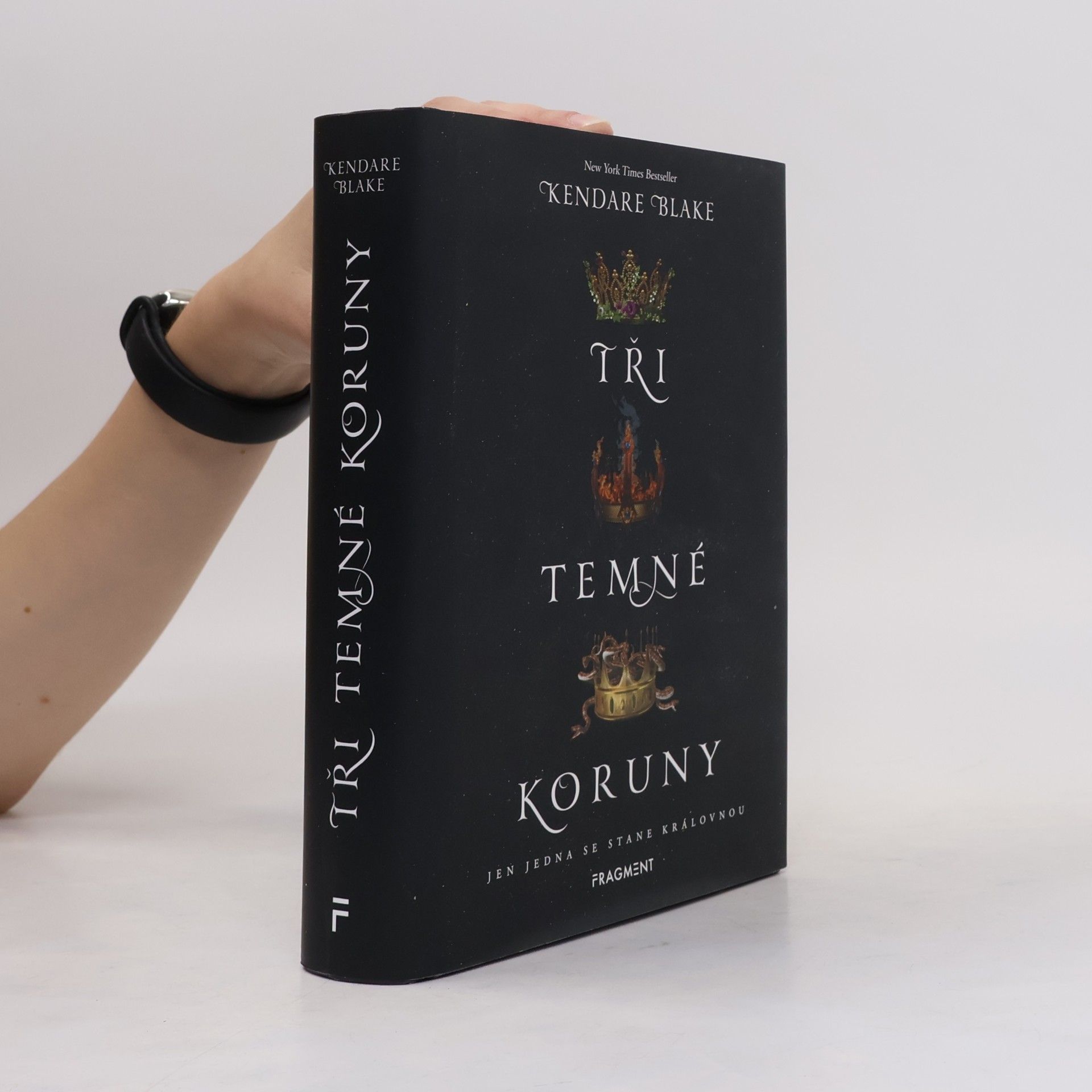 Kendare Blake Tři temné koruny