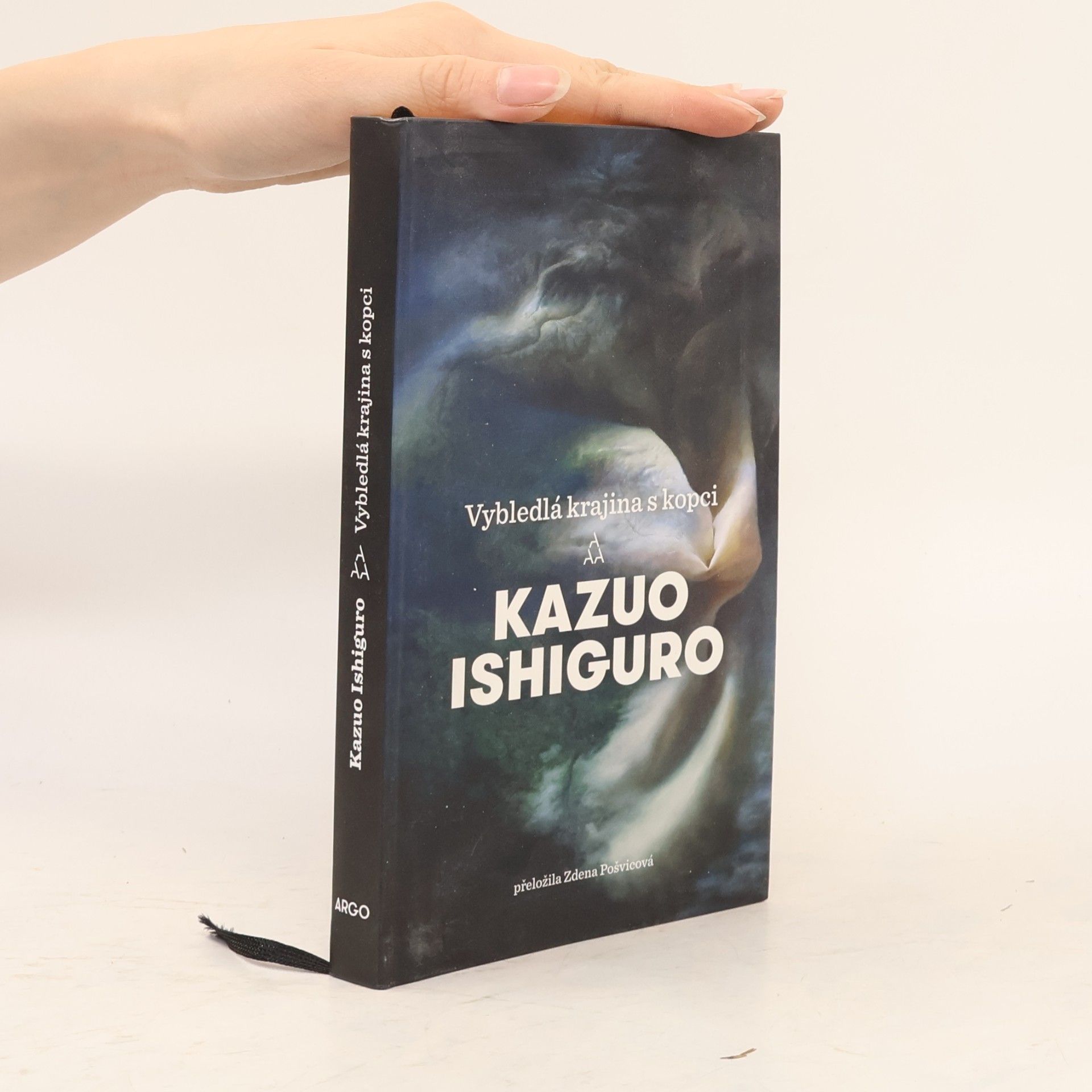Kazuo Ishiguro Vybledlá krajina s kopci