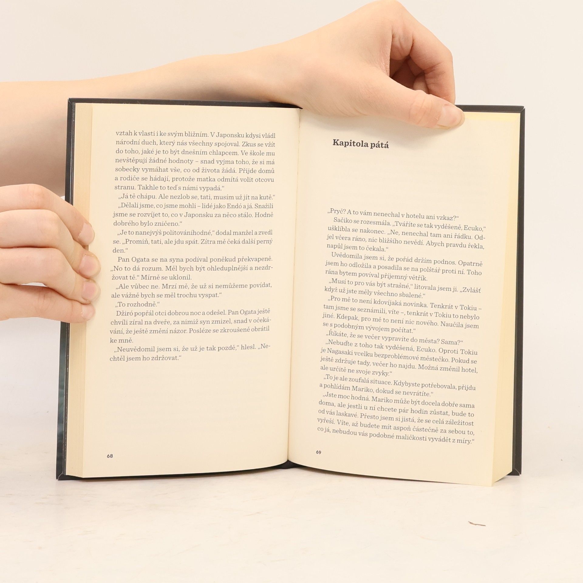 Kazuo Ishiguro Vybledlá krajina s kopci