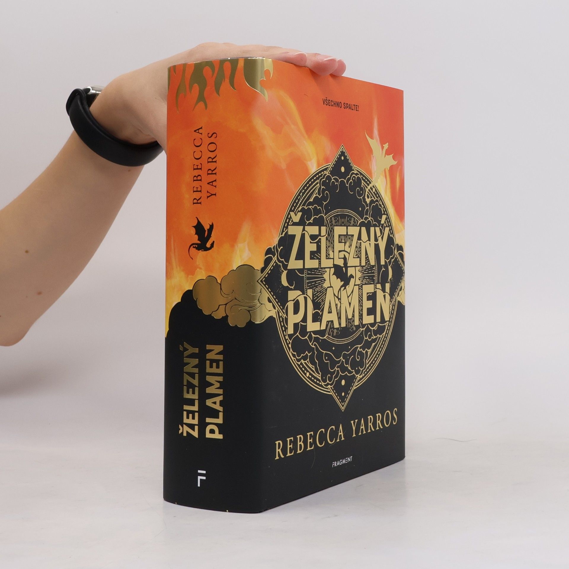Rebecca Yarros Železný plamen