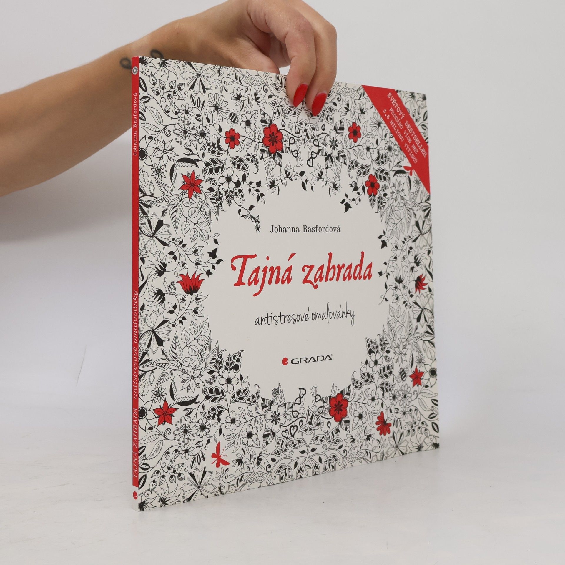 Johanna Basford Tajná zahrada. pastelkou proti stresu
