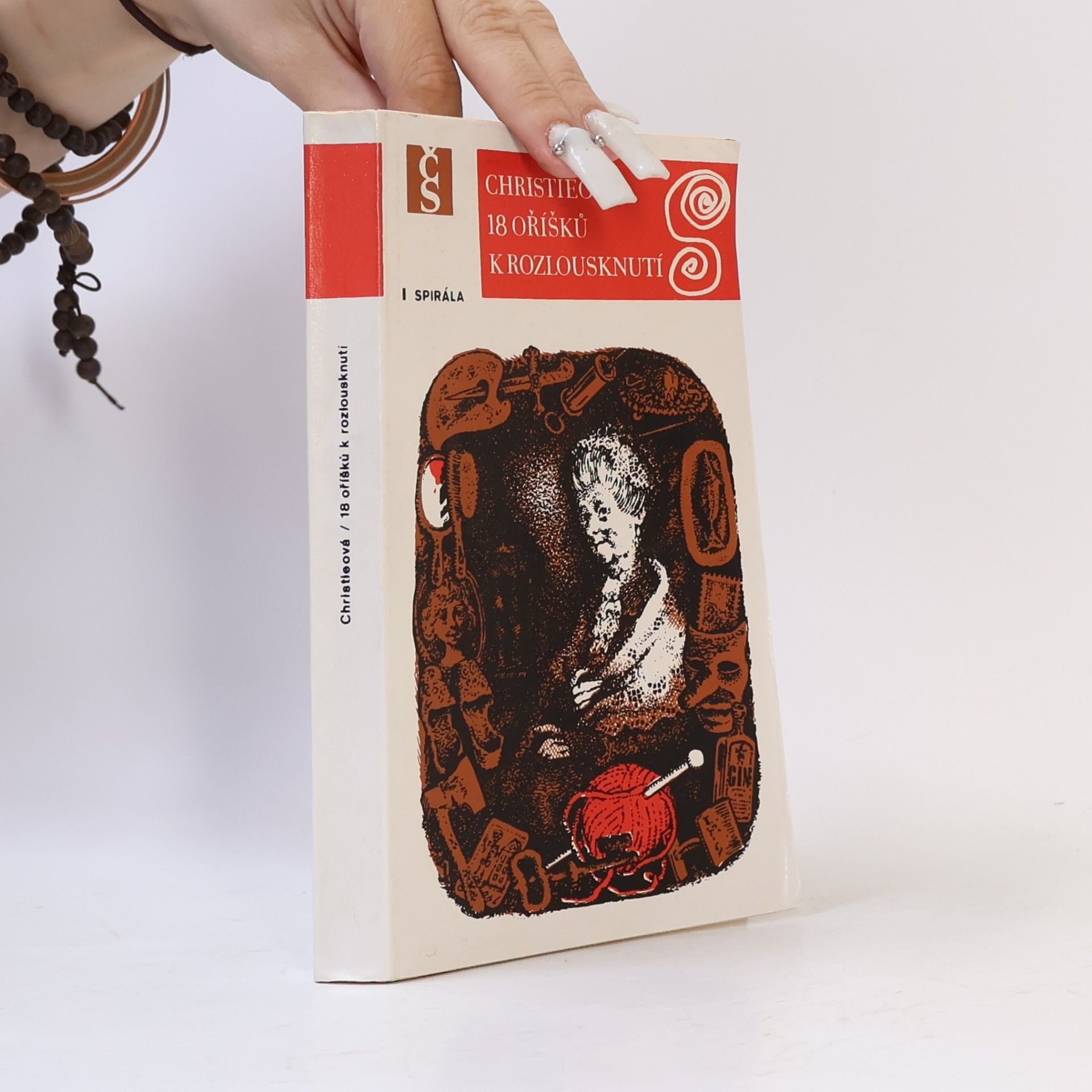 Agatha Christie 18 oříšků k rozlousknutí